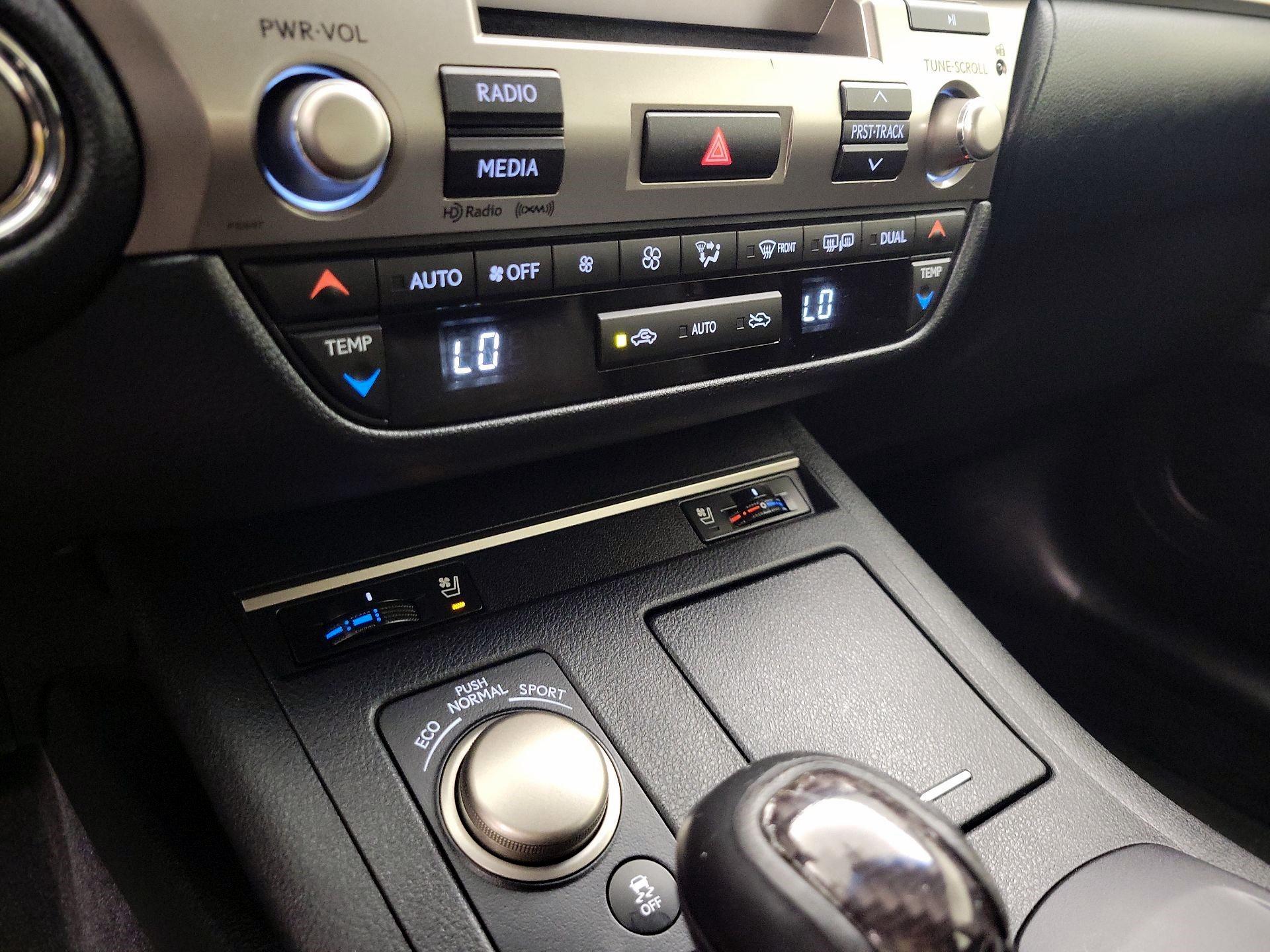 Thumbnail: 2014 Lexus ES - 16