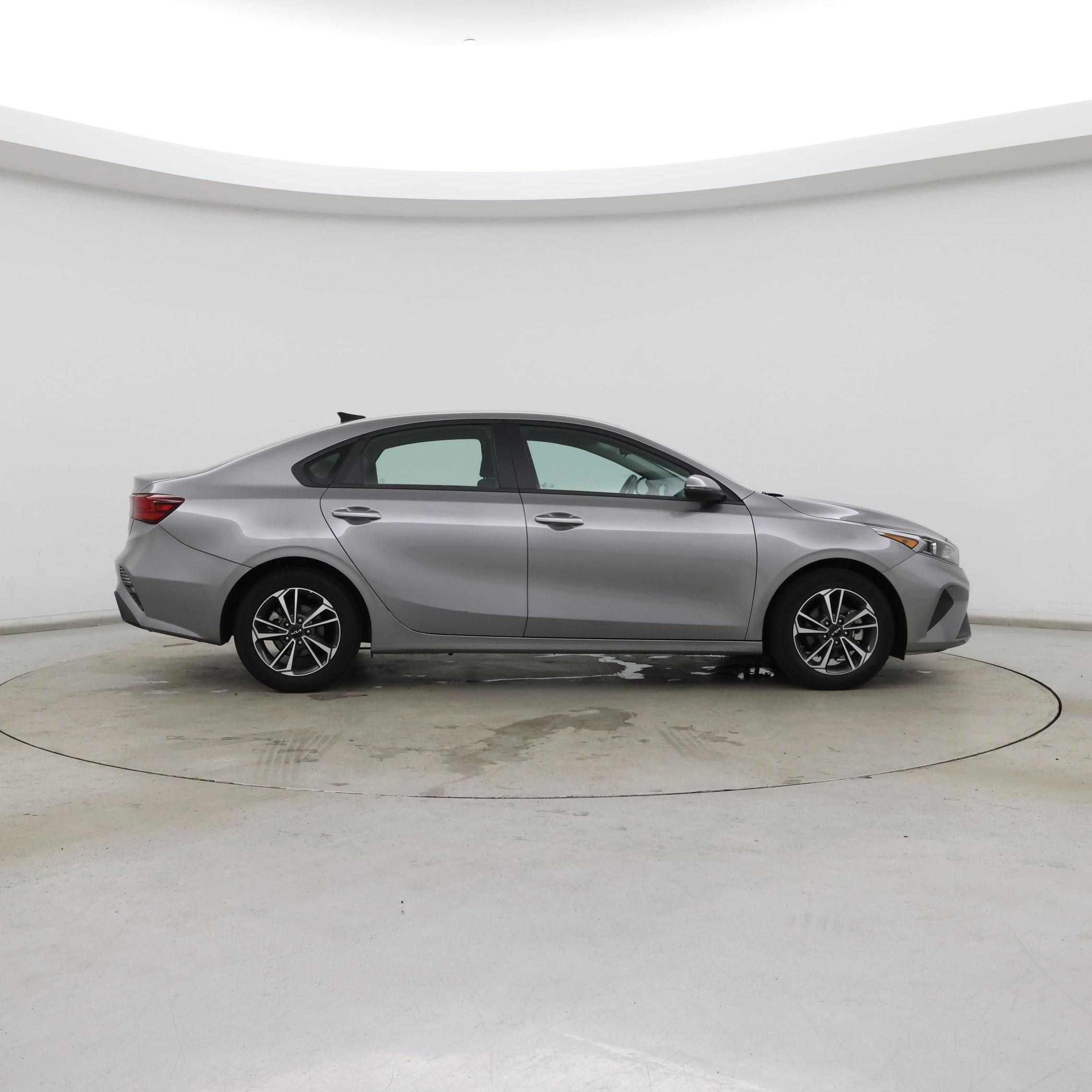 Thumbnail: 2024 Kia Forte - 7