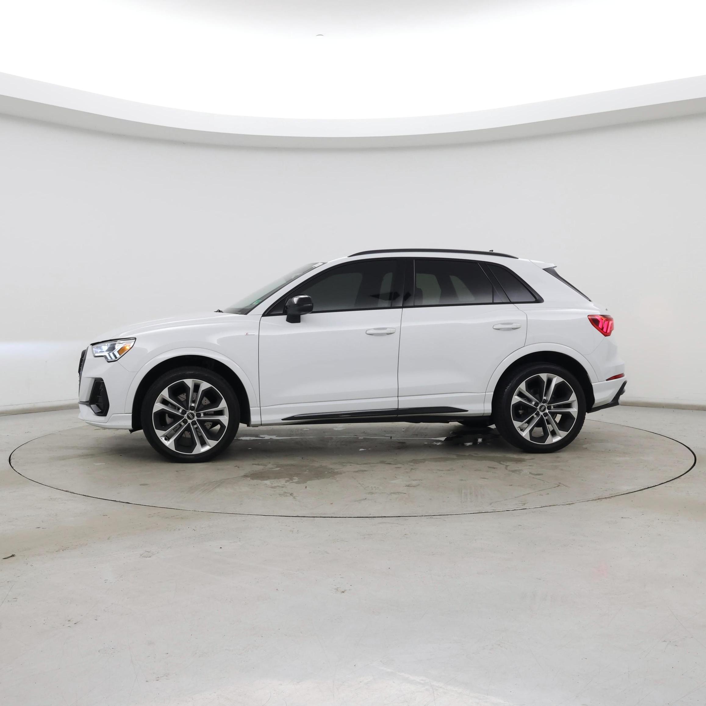Thumbnail: 2022 Audi Q3 - 3