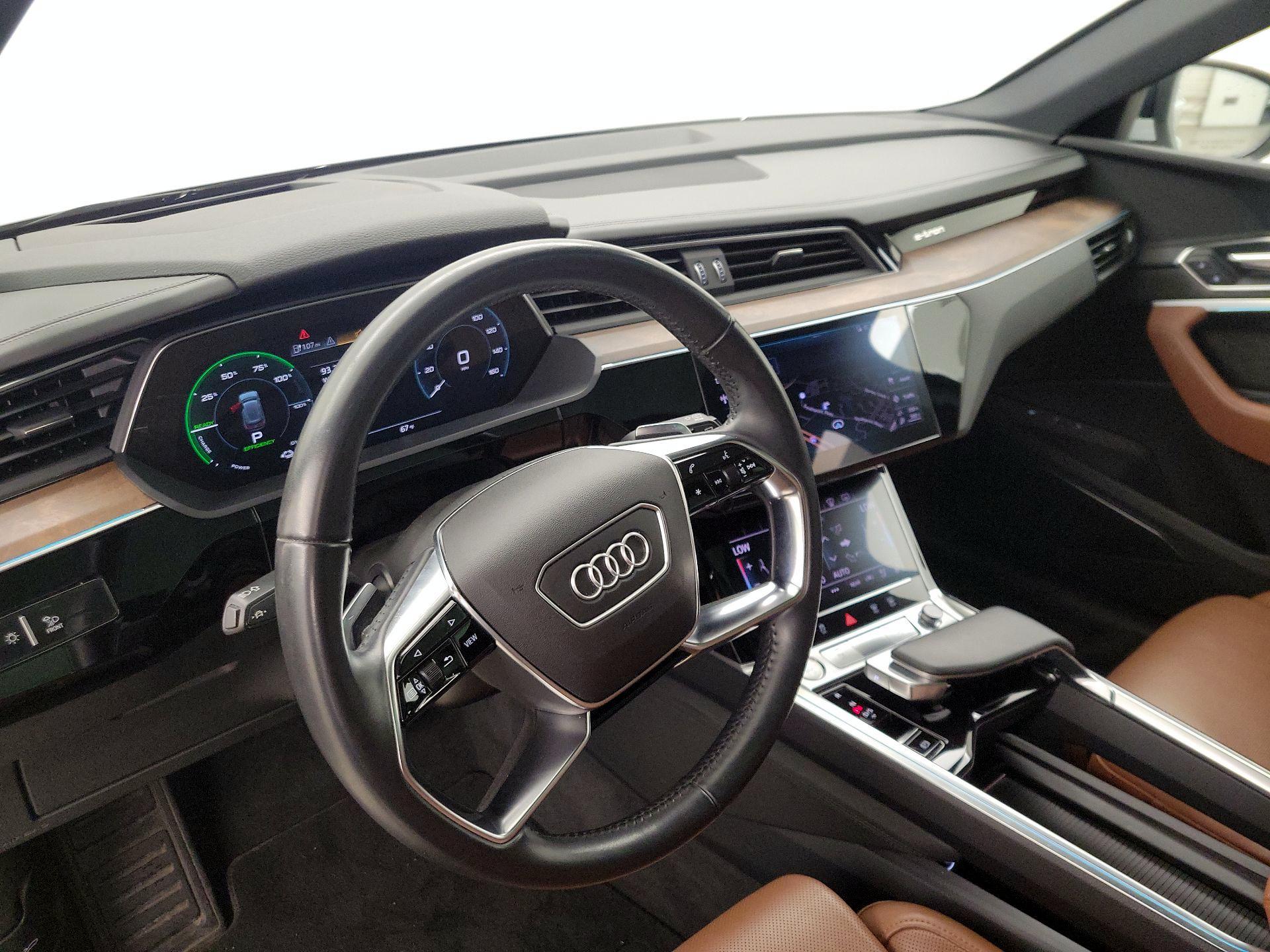 Thumbnail: 2019 Audi e-tron - 9