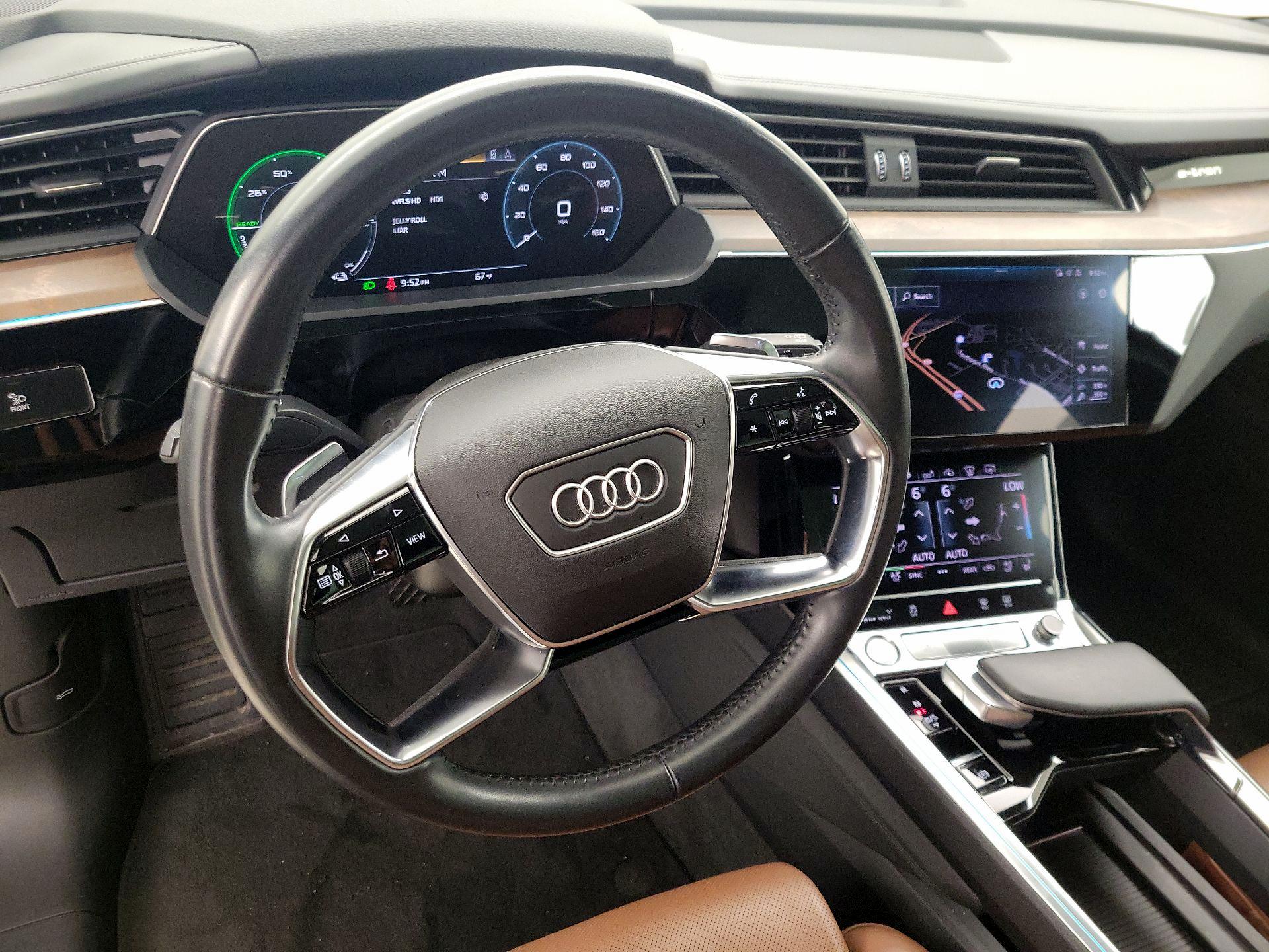 Thumbnail: 2019 Audi e-tron - 10