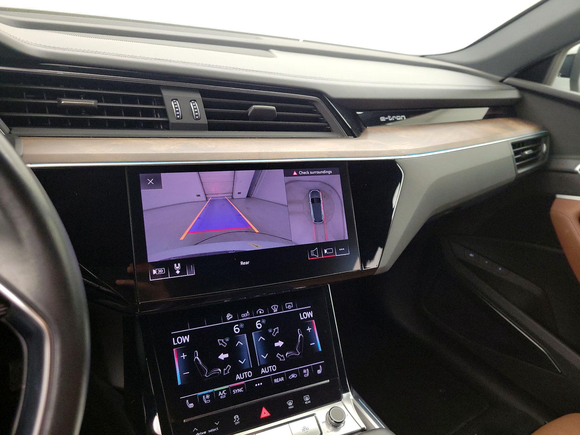Thumbnail: 2019 Audi e-tron - 15