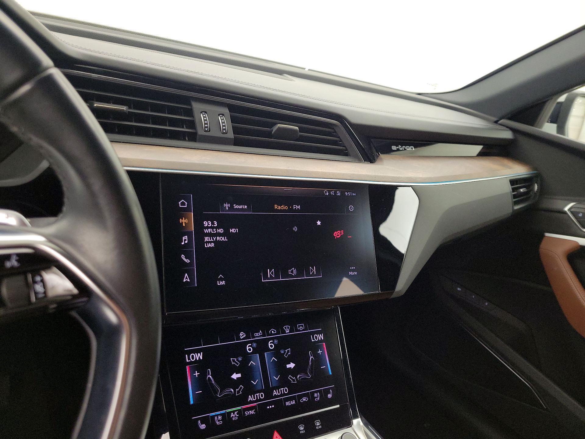 Thumbnail: 2019 Audi e-tron - 16