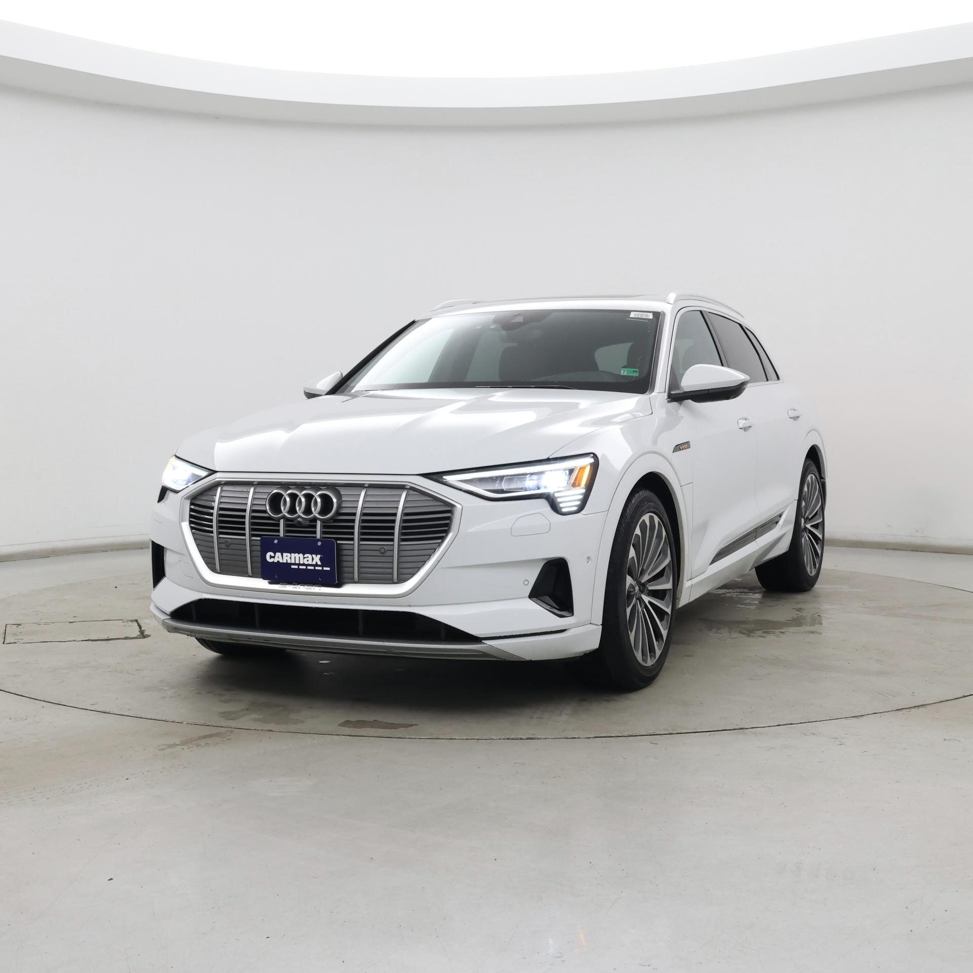Thumbnail: 2019 Audi e-tron - 4