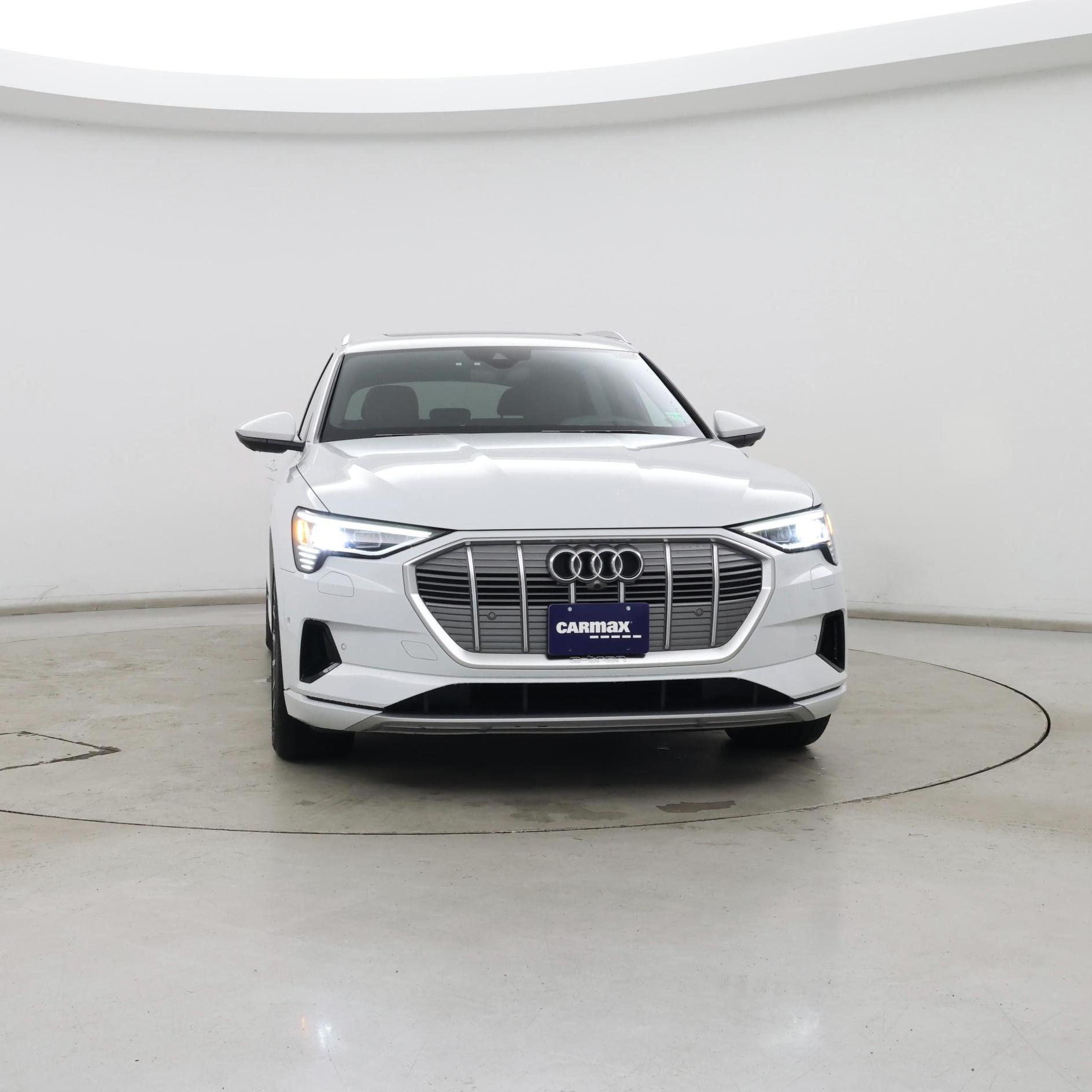 Thumbnail: 2019 Audi e-tron - 5