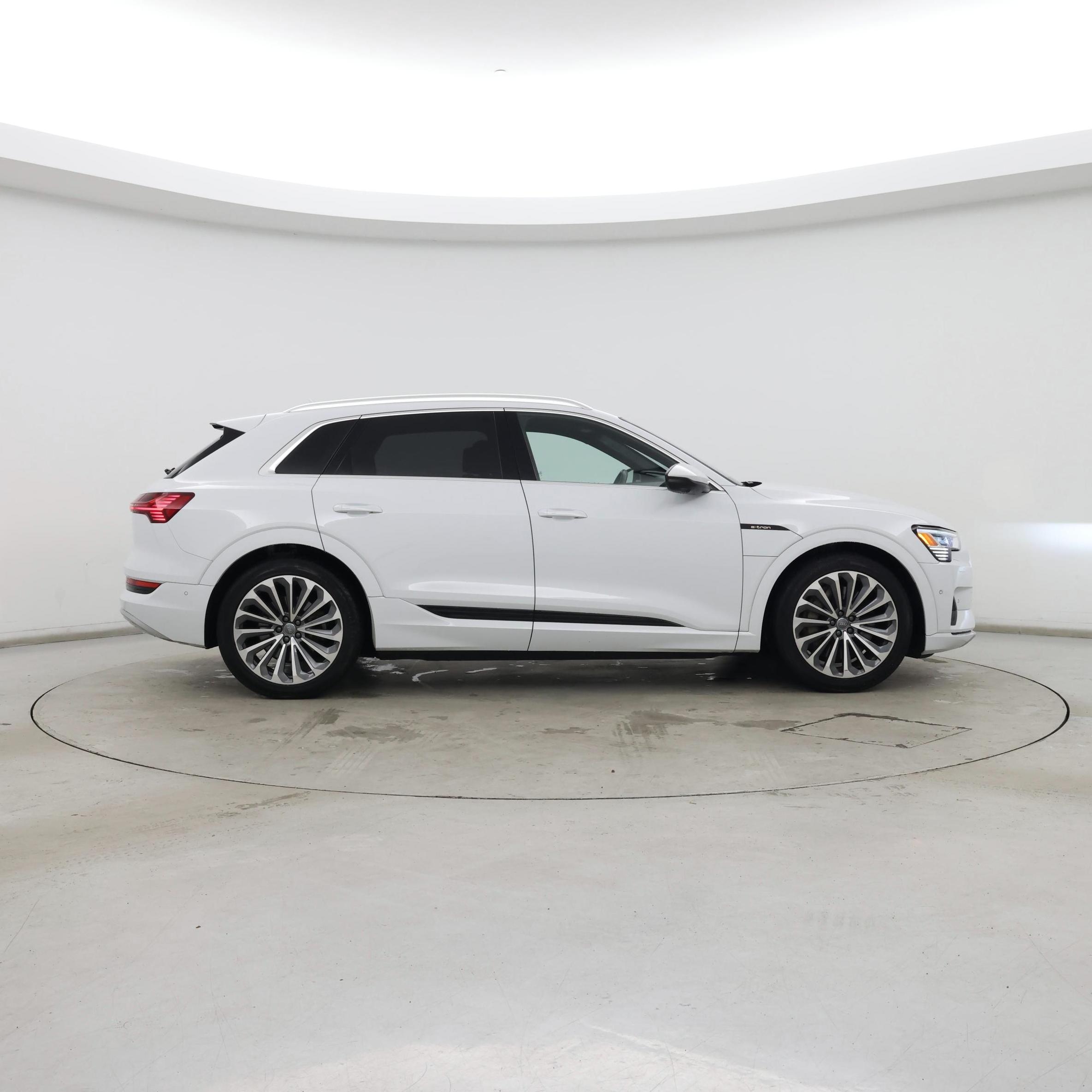 Thumbnail: 2019 Audi e-tron - 7