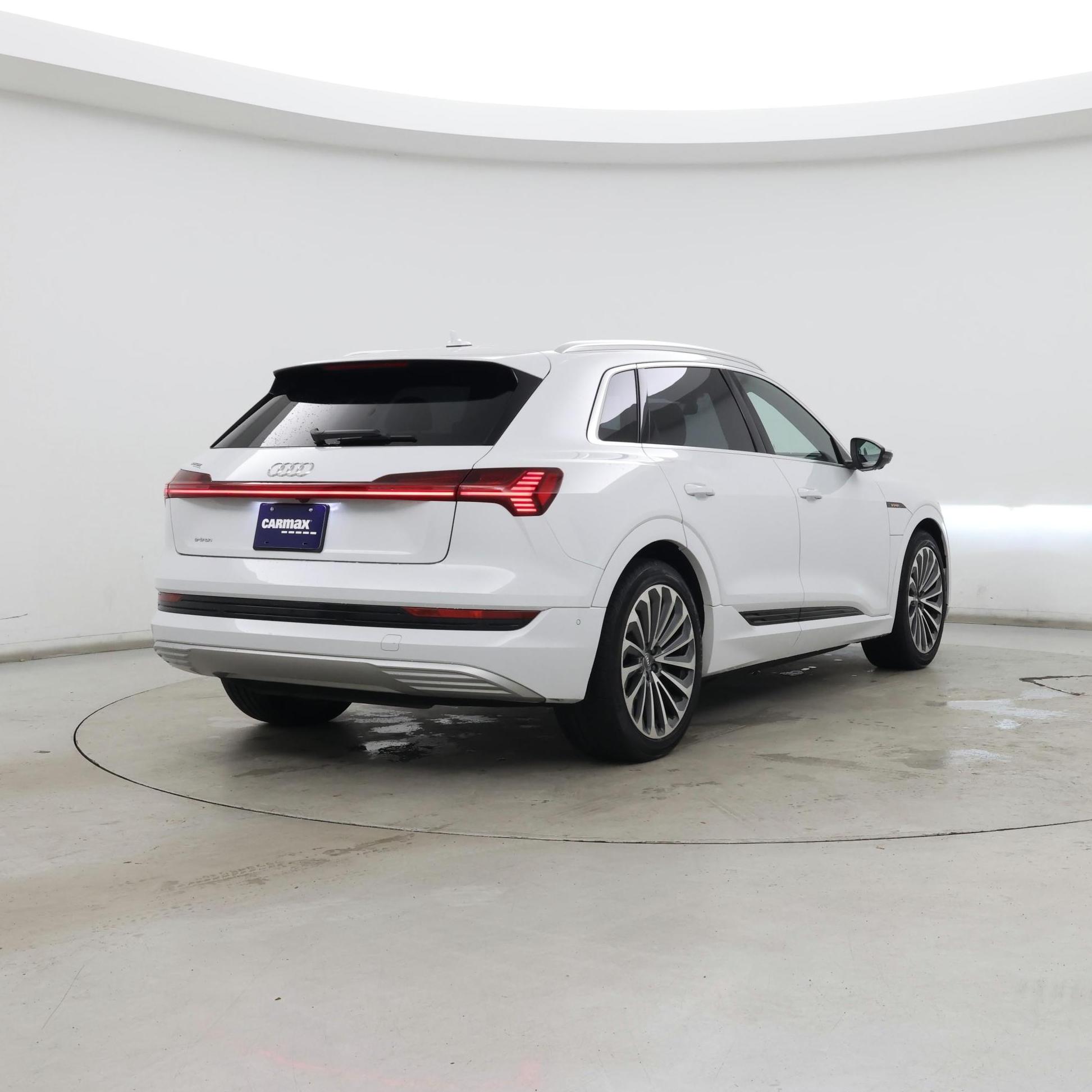 Thumbnail: 2019 Audi e-tron - 8