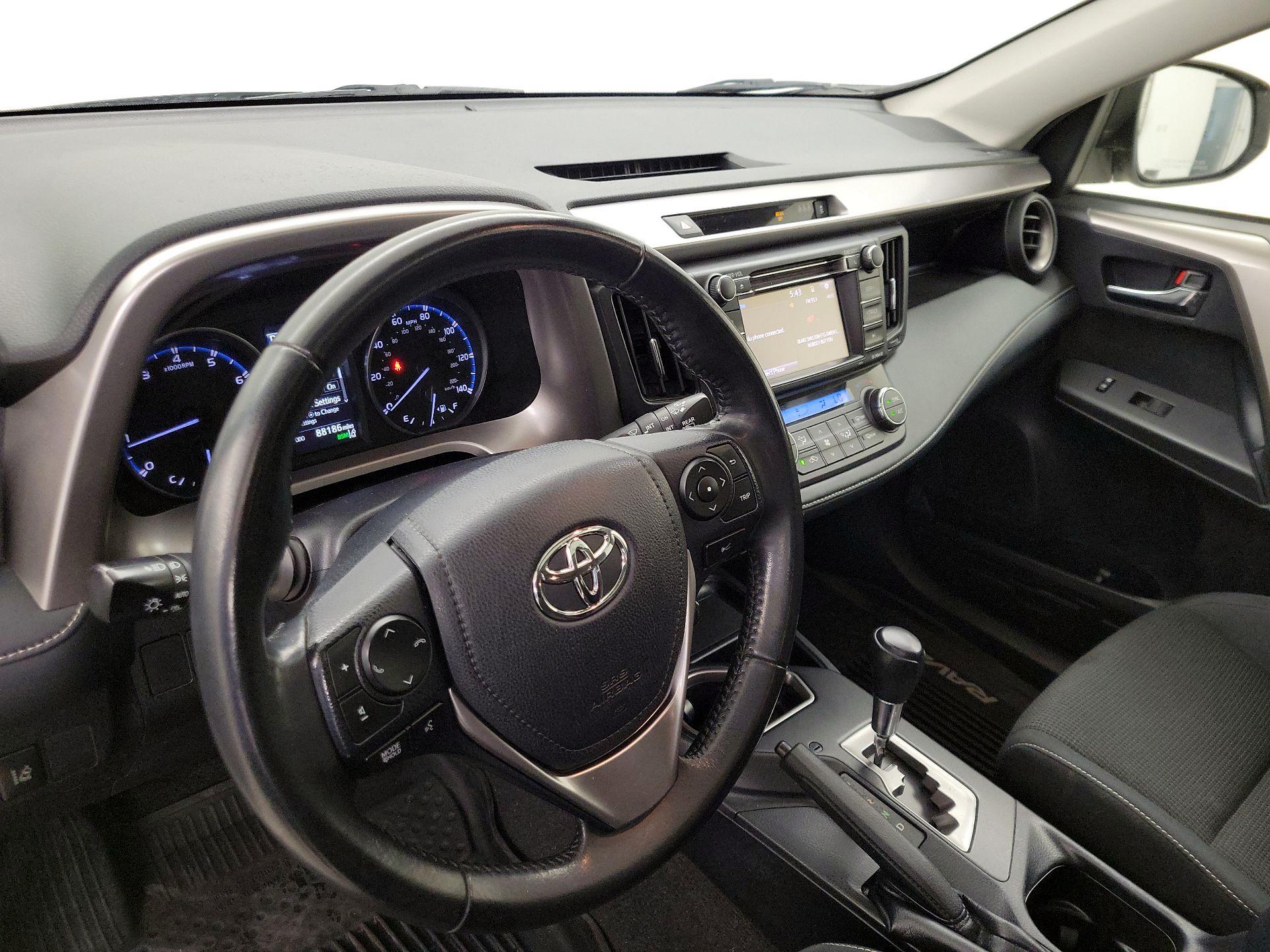 Thumbnail: 2018 Toyota RAV4 - 9