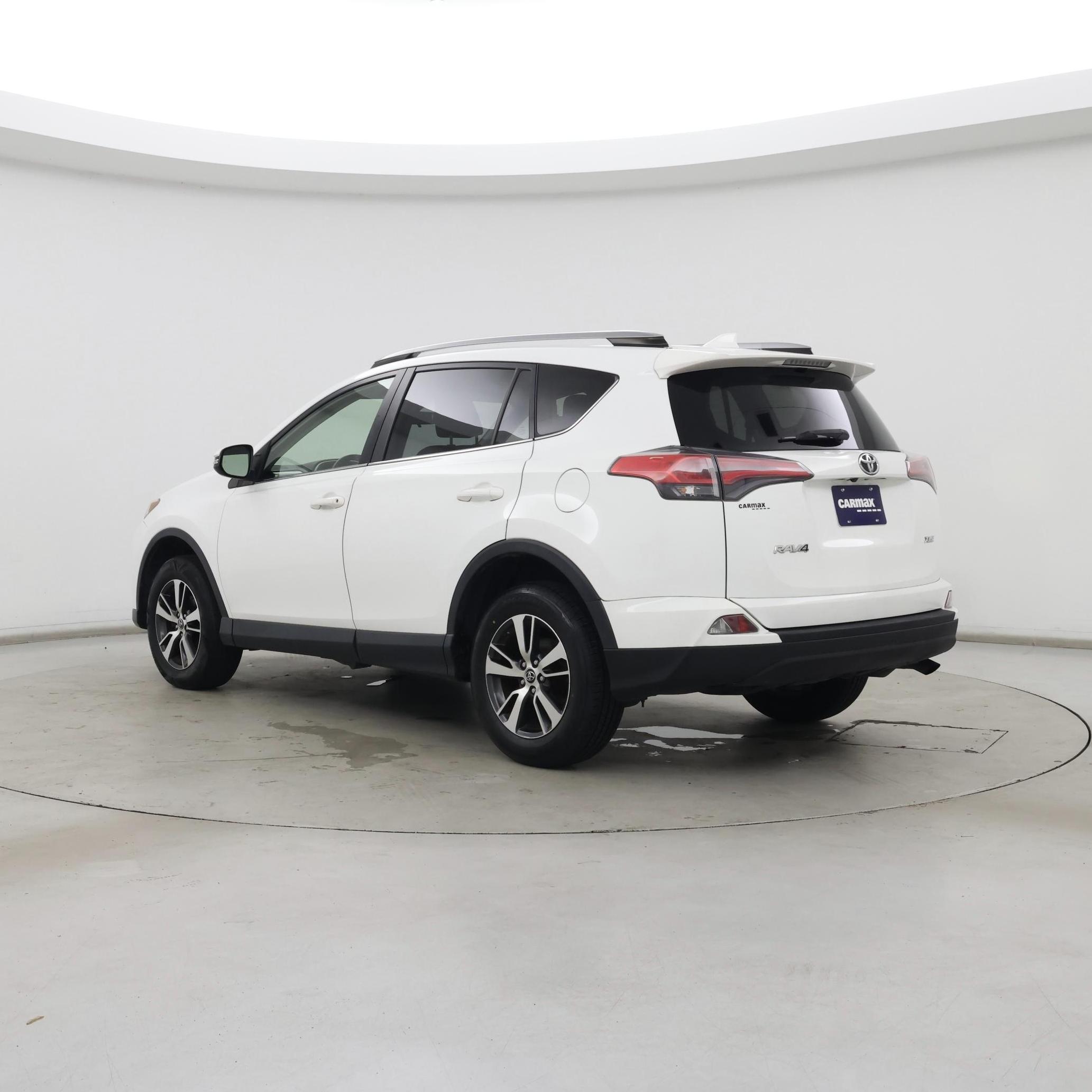Thumbnail: 2018 Toyota RAV4 - 2
