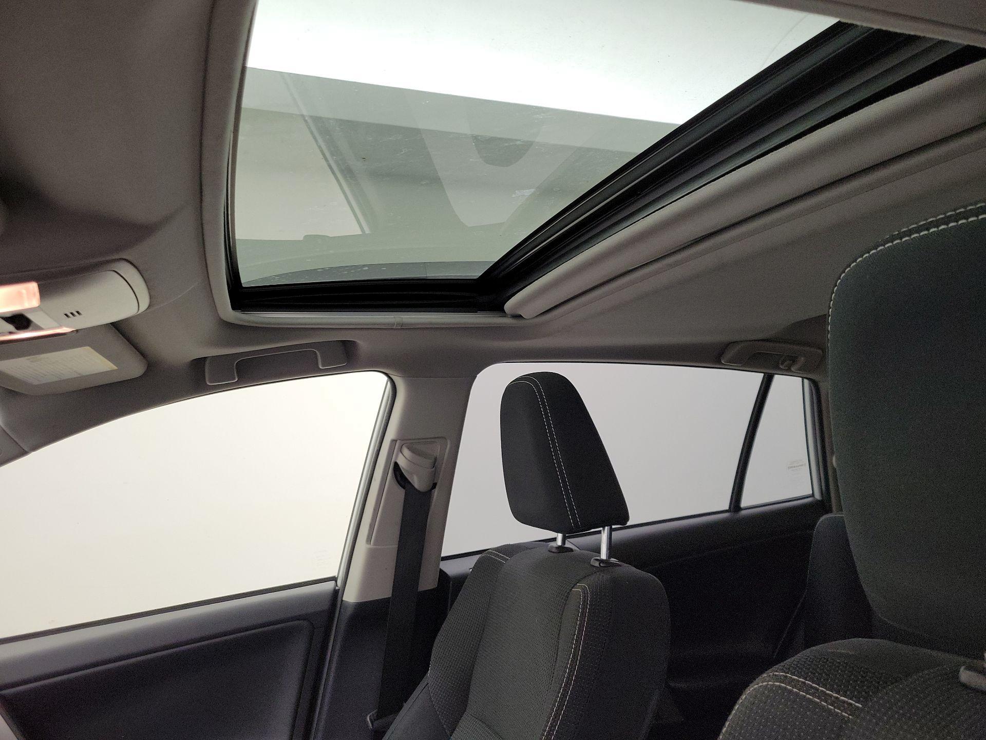 Thumbnail: 2018 Toyota RAV4 - 19
