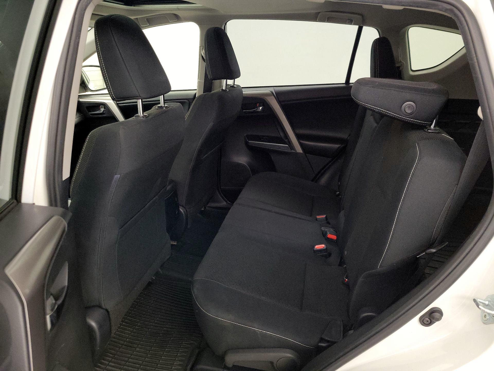 Thumbnail: 2018 Toyota RAV4 - 20