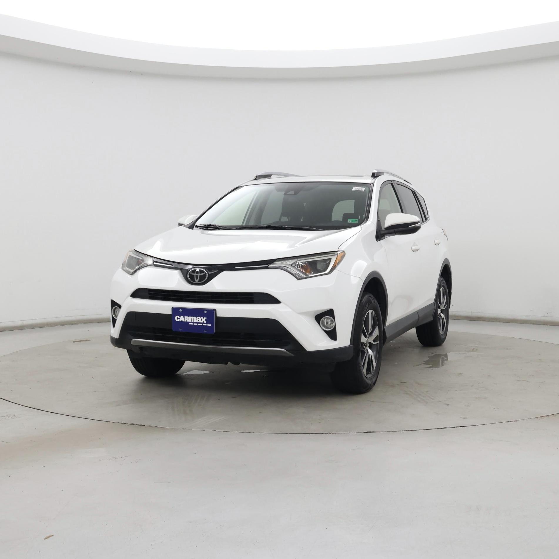 Thumbnail: 2018 Toyota RAV4 - 4