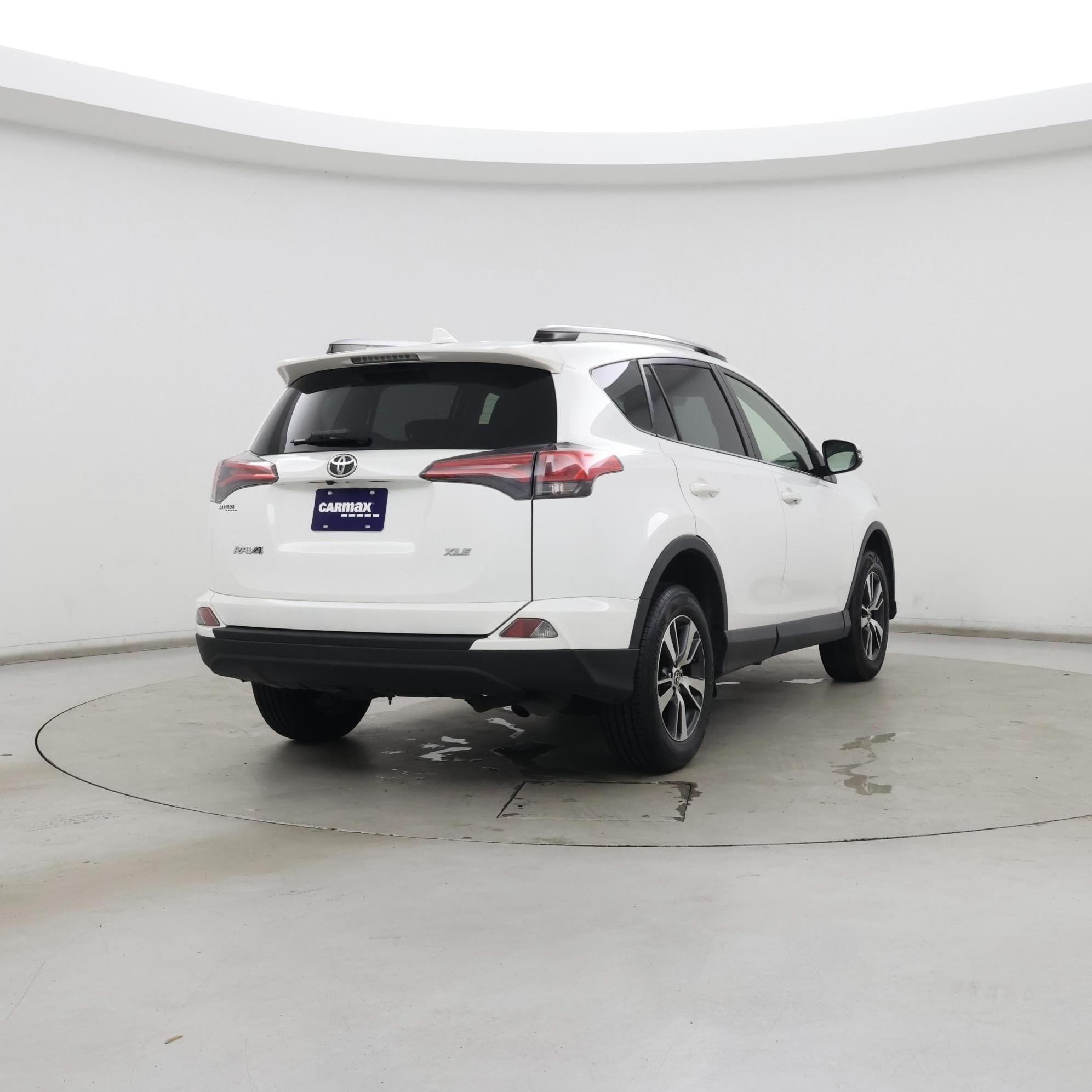 Thumbnail: 2018 Toyota RAV4 - 8