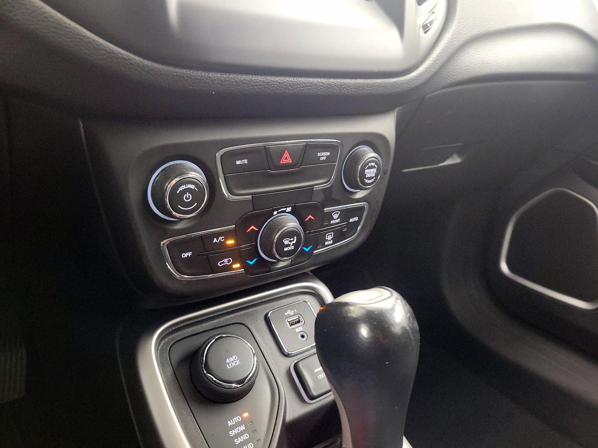 Thumbnail: 2020 Jeep Compass - 16