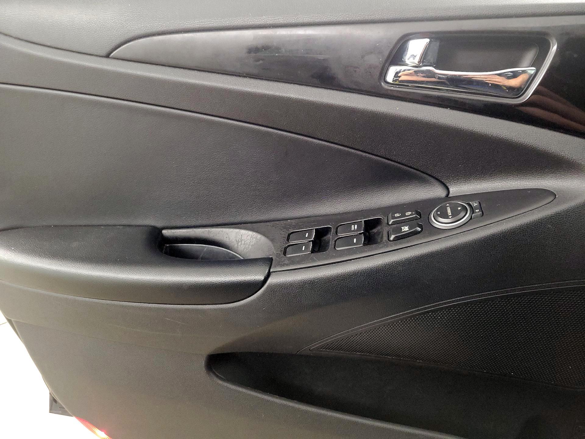 Thumbnail: 2014 Hyundai Sonata - 12