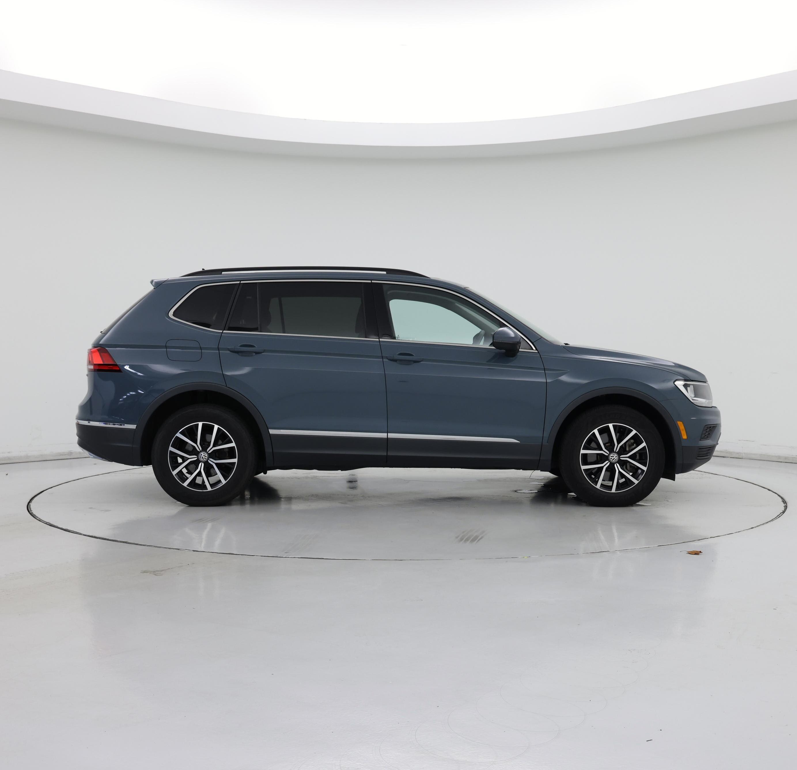 Thumbnail: 2021 Volkswagen Tiguan - 7