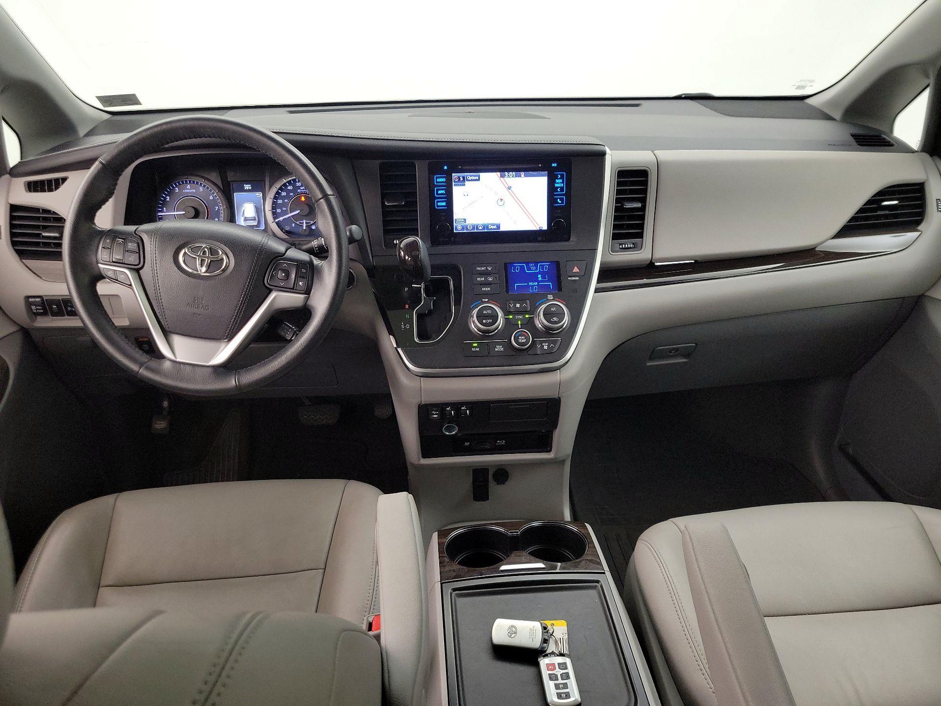 Thumbnail: 2015 Toyota Sienna - 9