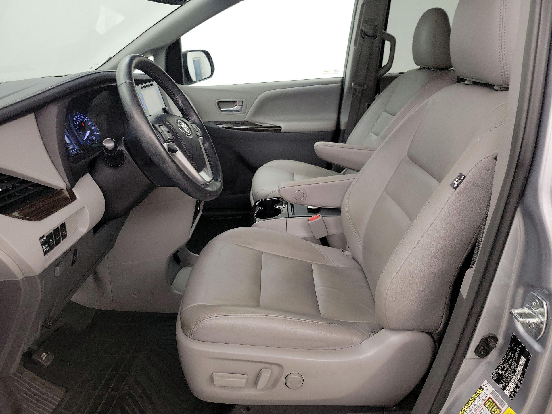 Thumbnail: 2015 Toyota Sienna - 11