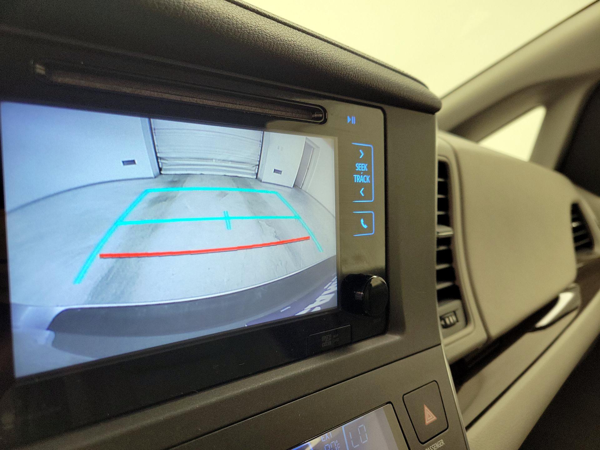 Thumbnail: 2015 Toyota Sienna - 15