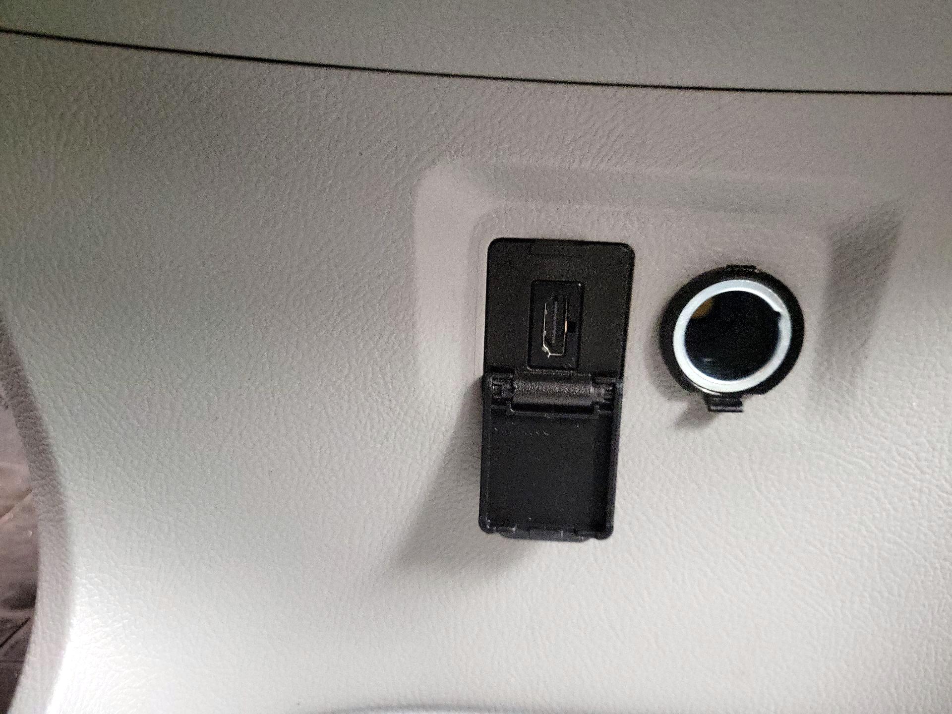 Thumbnail: 2015 Toyota Sienna - 19