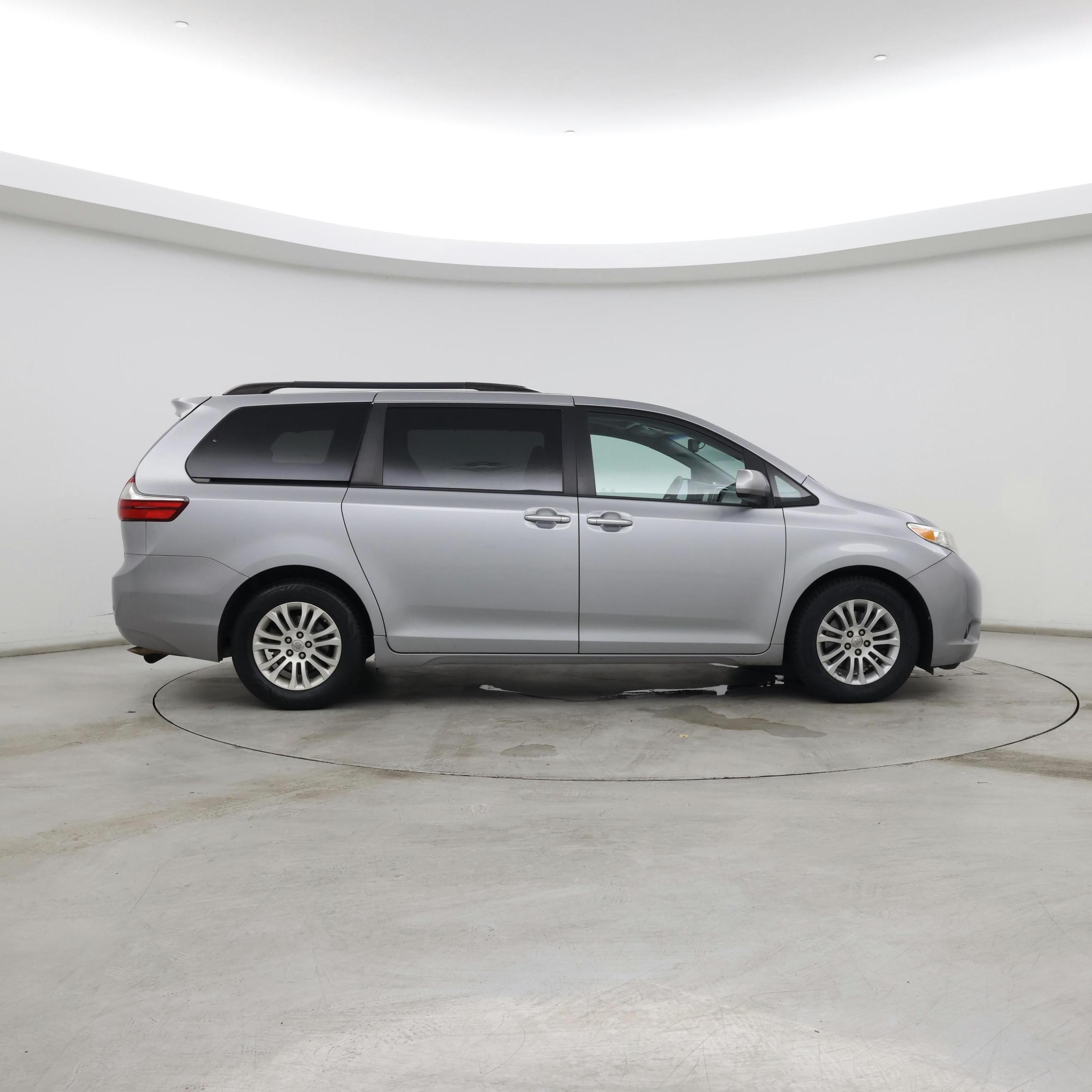Thumbnail: 2015 Toyota Sienna - 7