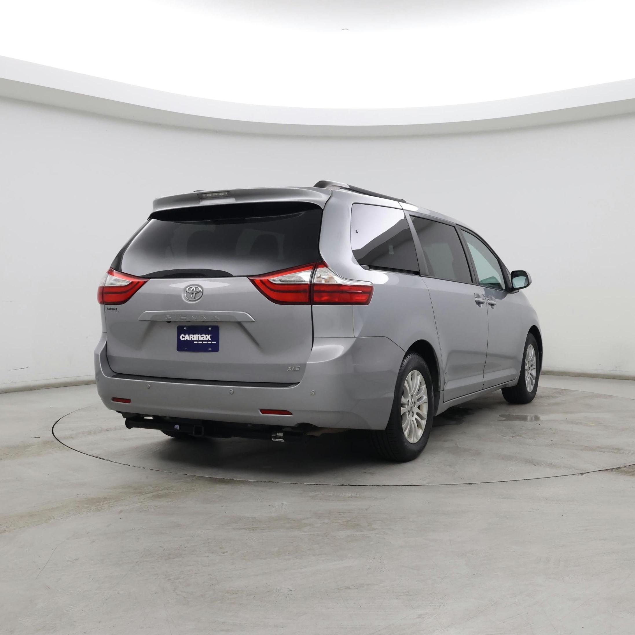 Thumbnail: 2015 Toyota Sienna - 8