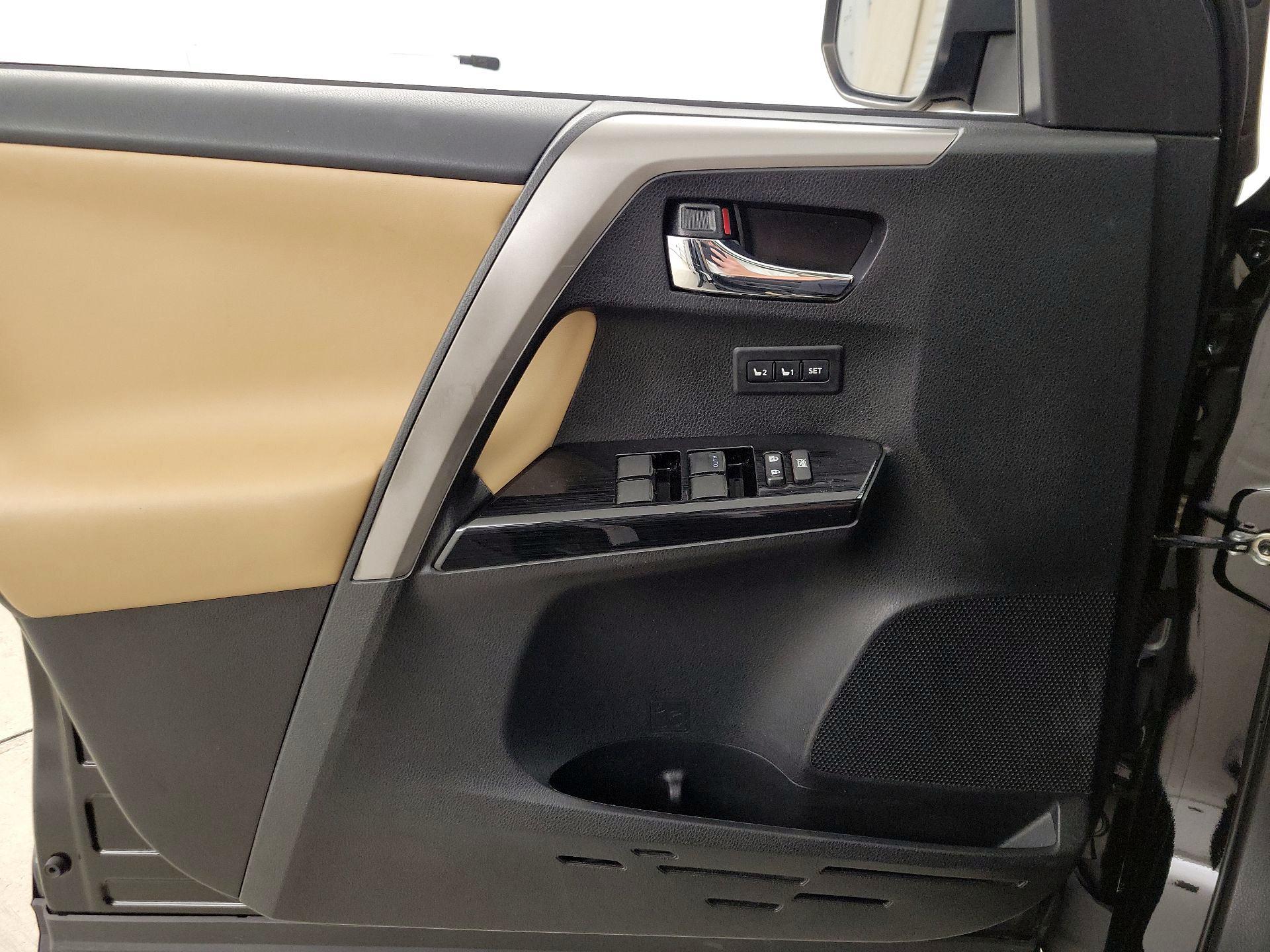 Thumbnail: 2017 Toyota RAV4 - 12