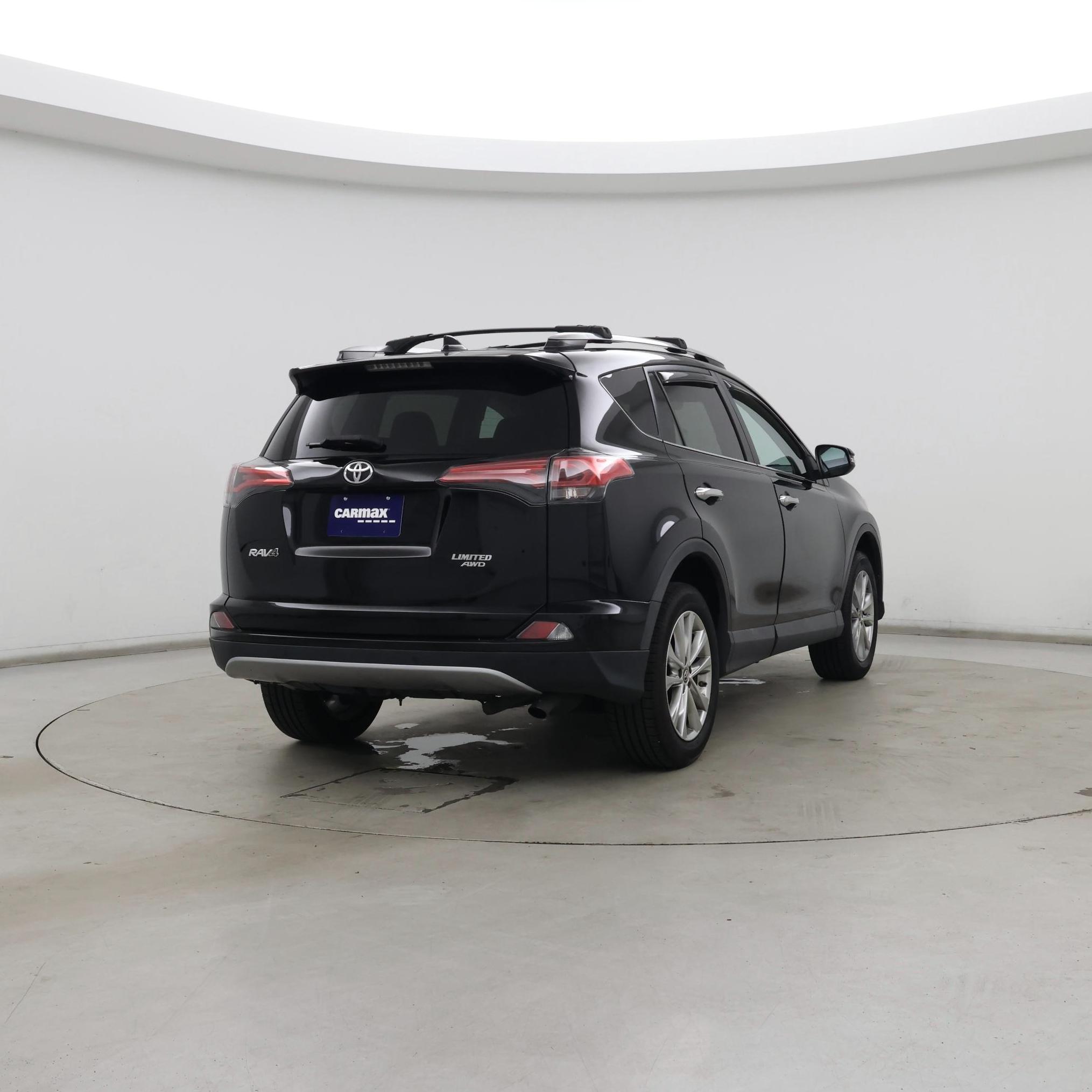 Thumbnail: 2017 Toyota RAV4 - 8