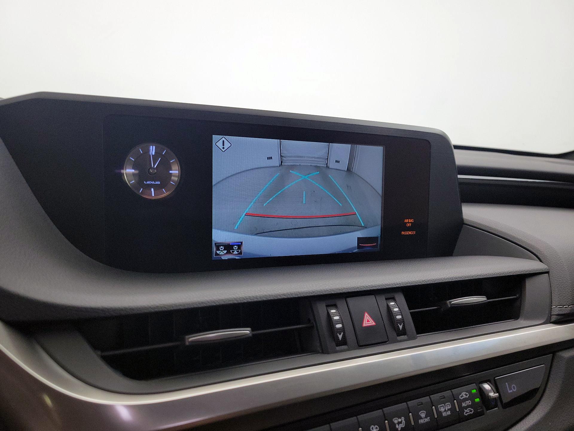 Thumbnail: 2020 Lexus ES - 13
