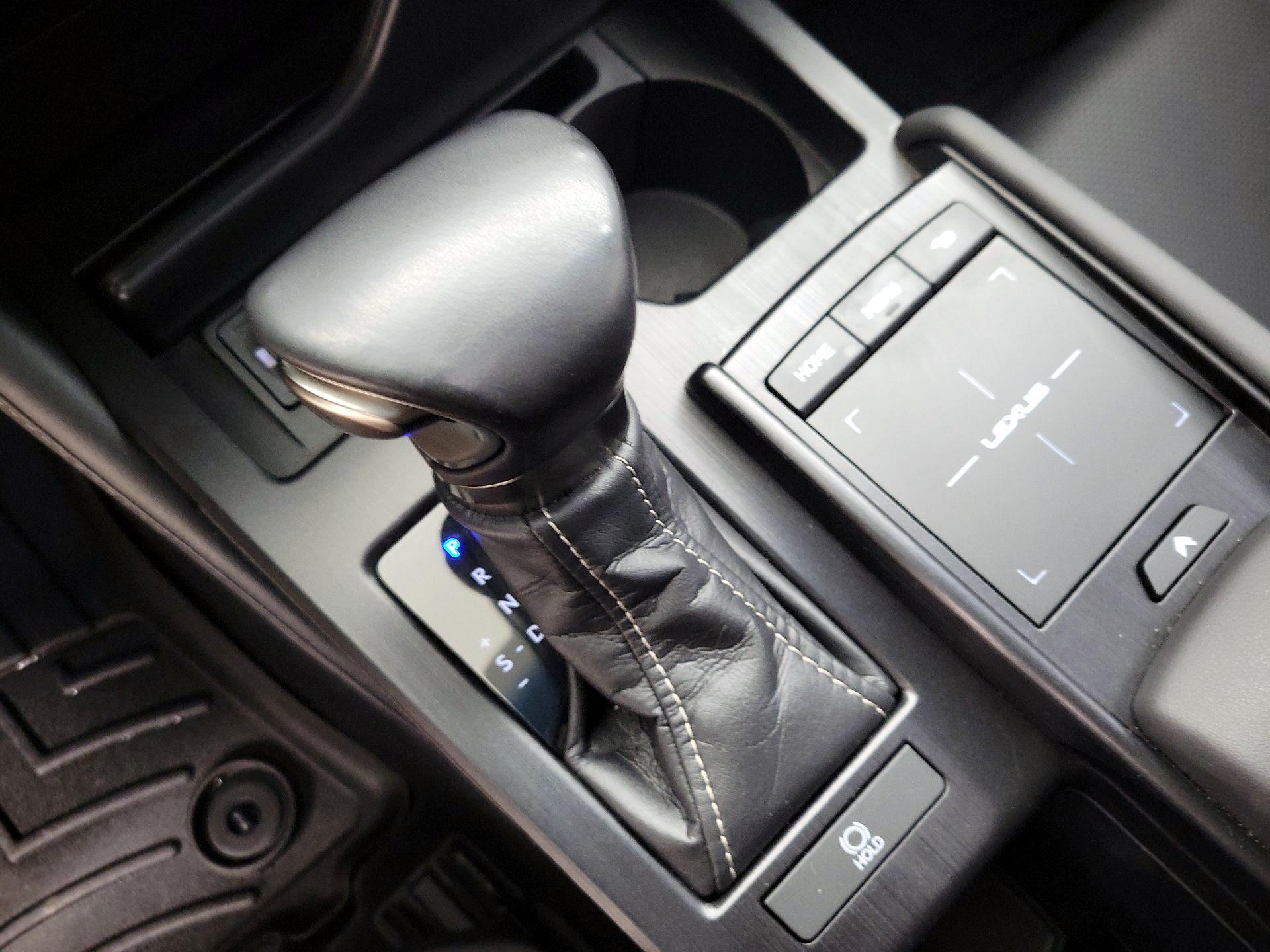 Thumbnail: 2020 Lexus ES - 16