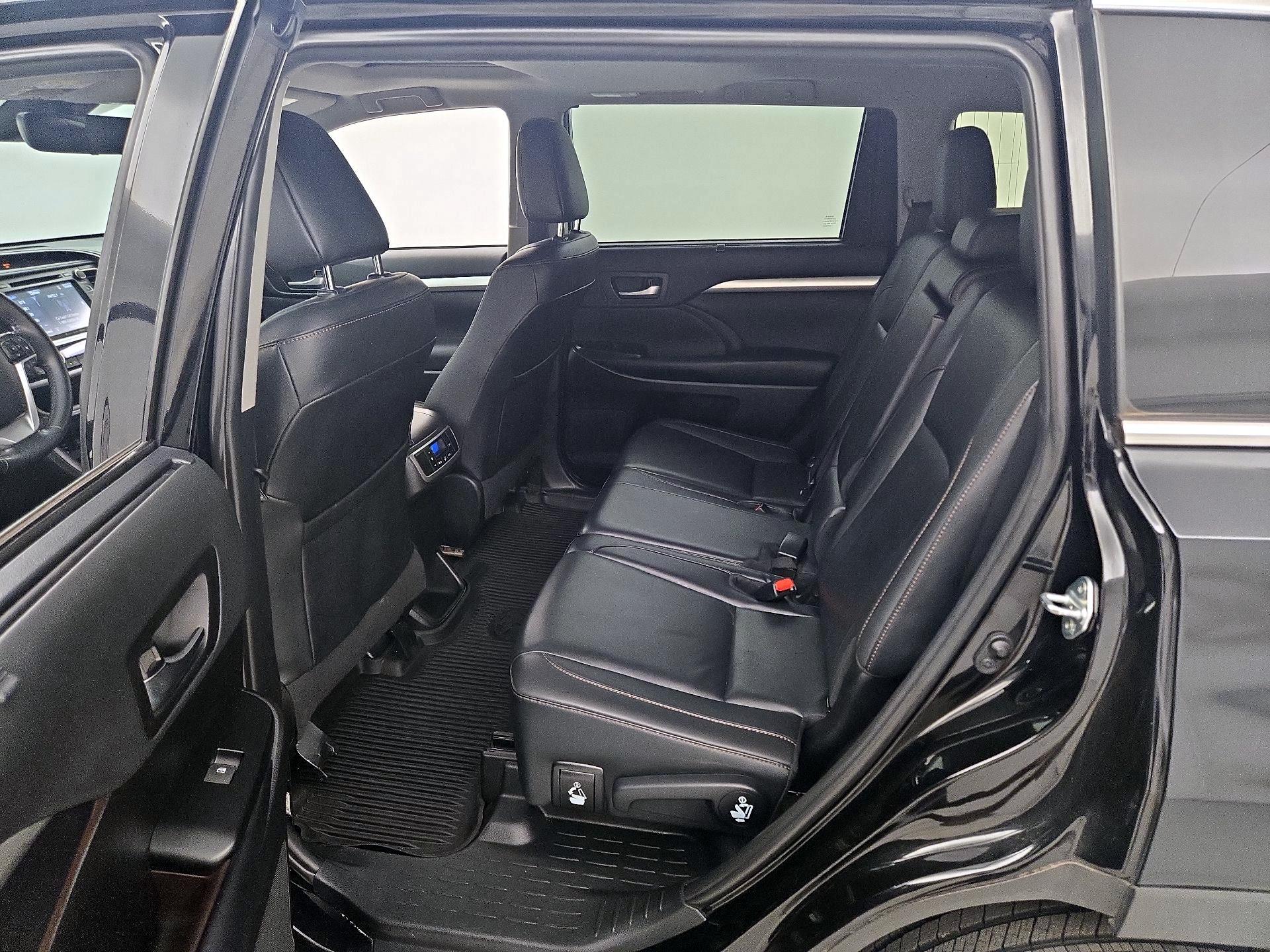 Thumbnail: 2019 Toyota Highlander - 20