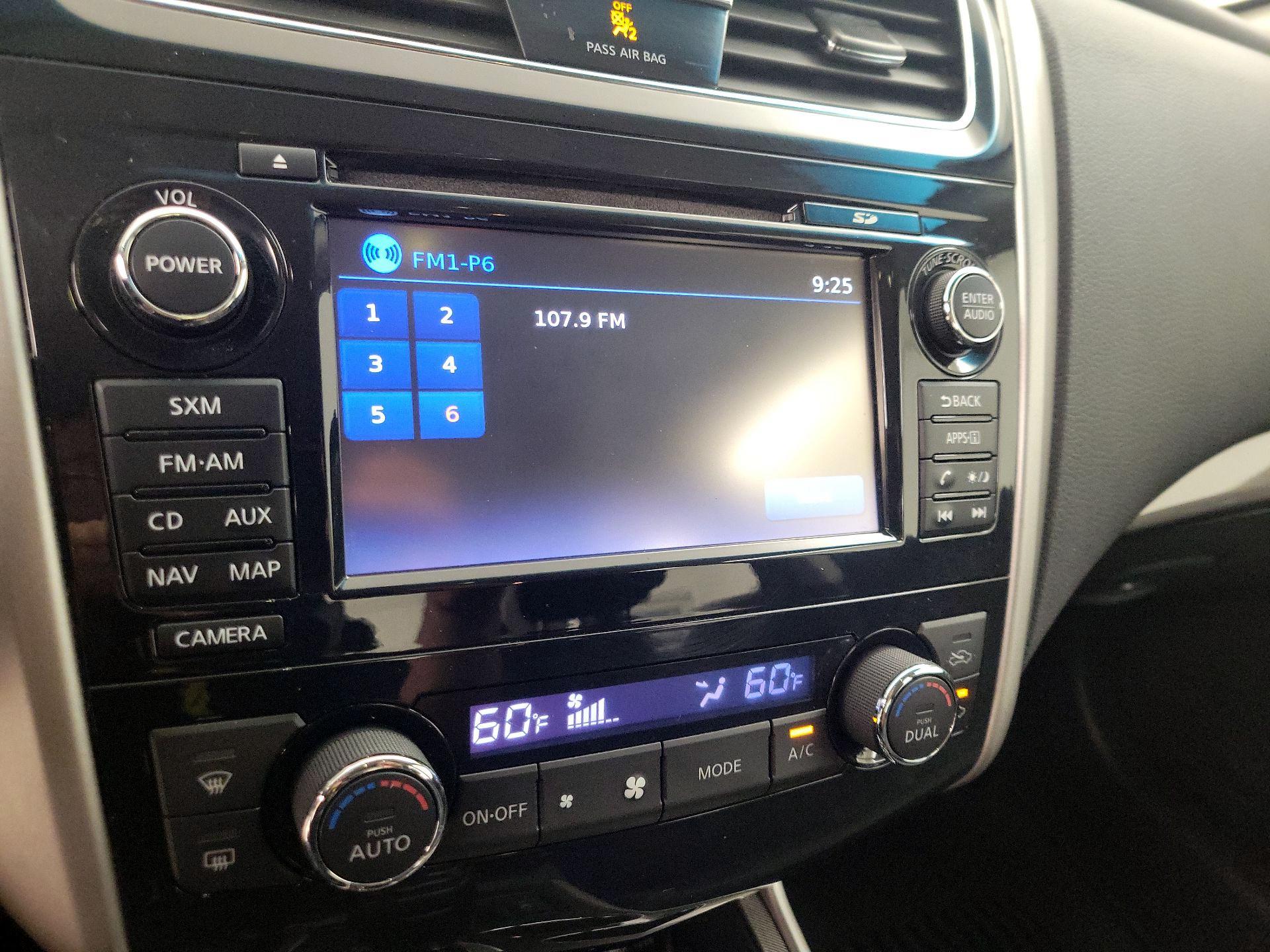 Thumbnail: 2015 Nissan Altima - 16