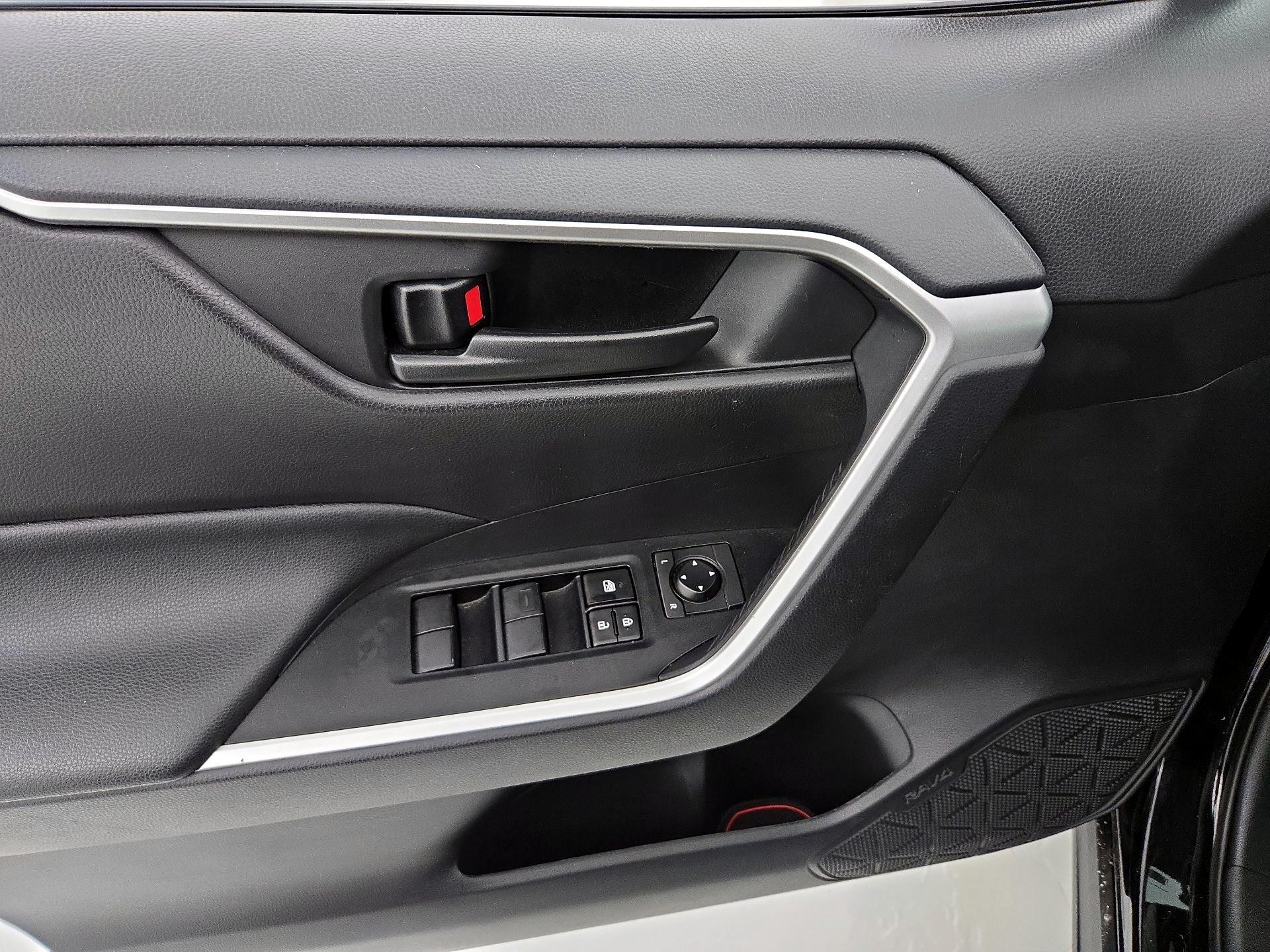 Thumbnail: 2020 Toyota RAV4 - 12