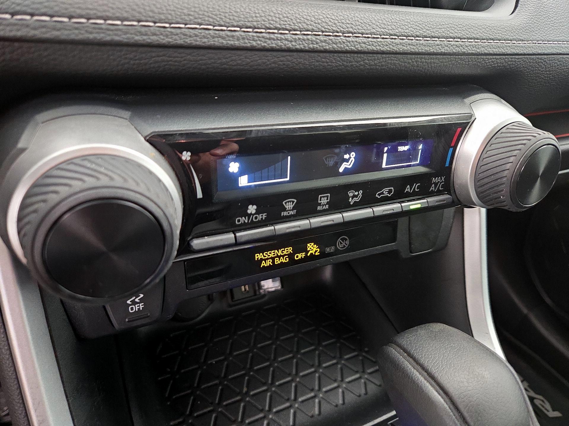 Thumbnail: 2020 Toyota RAV4 - 16