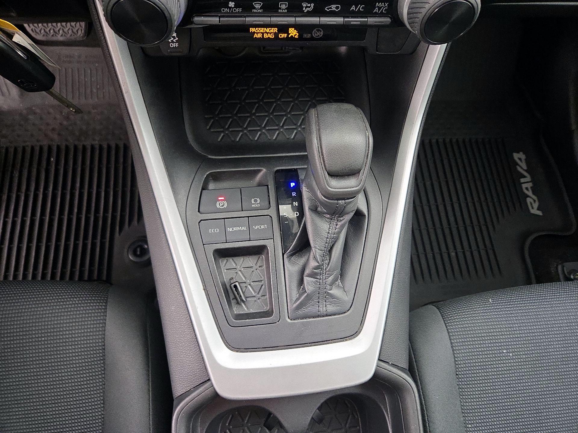 Thumbnail: 2020 Toyota RAV4 - 17