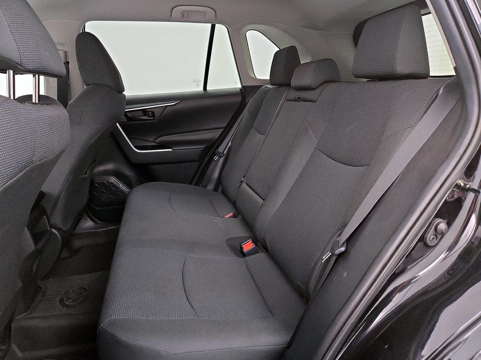 Thumbnail: 2020 Toyota RAV4 - 19