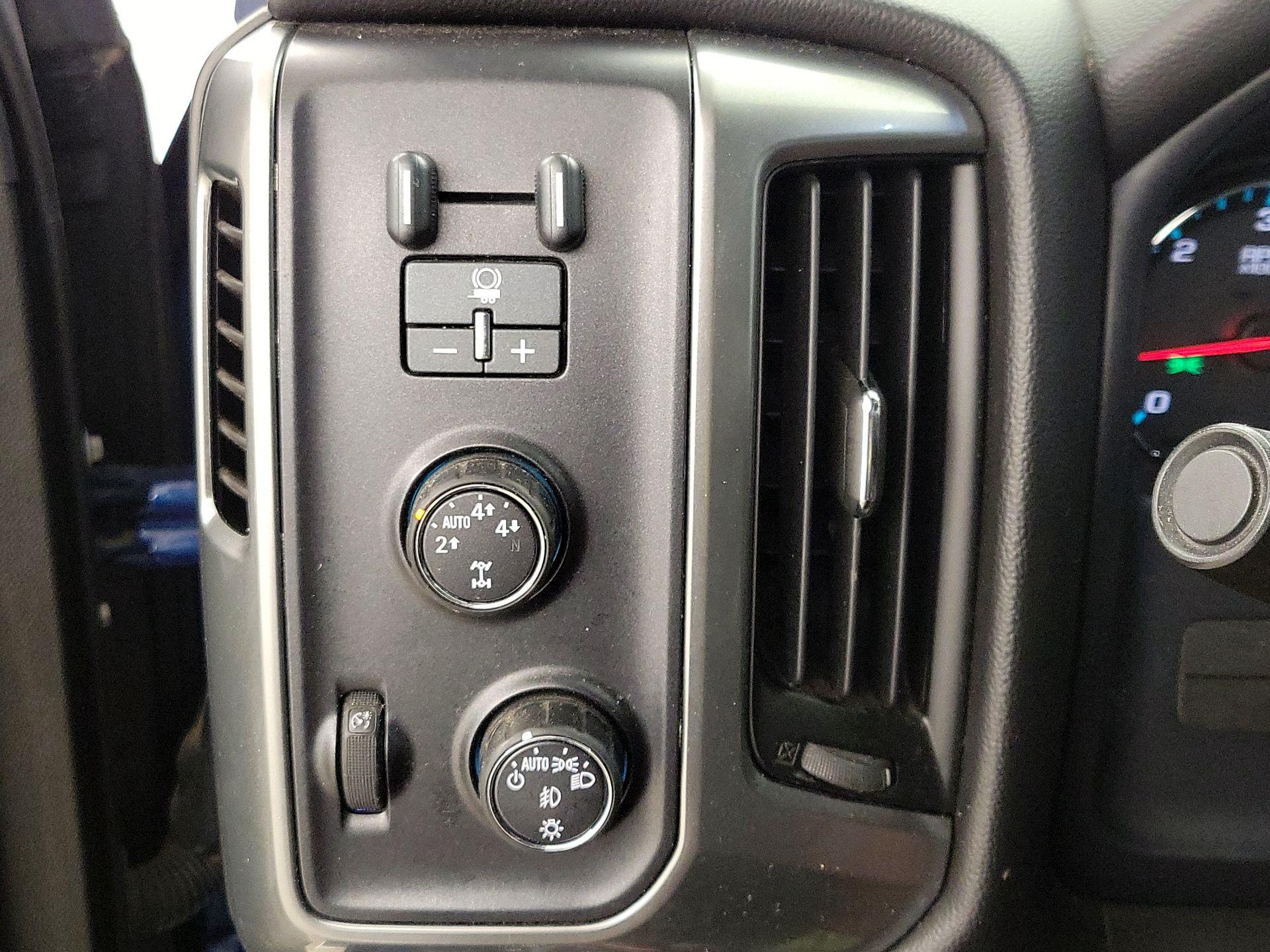 Thumbnail: 2015 Chevrolet Silverado 1500 - 13