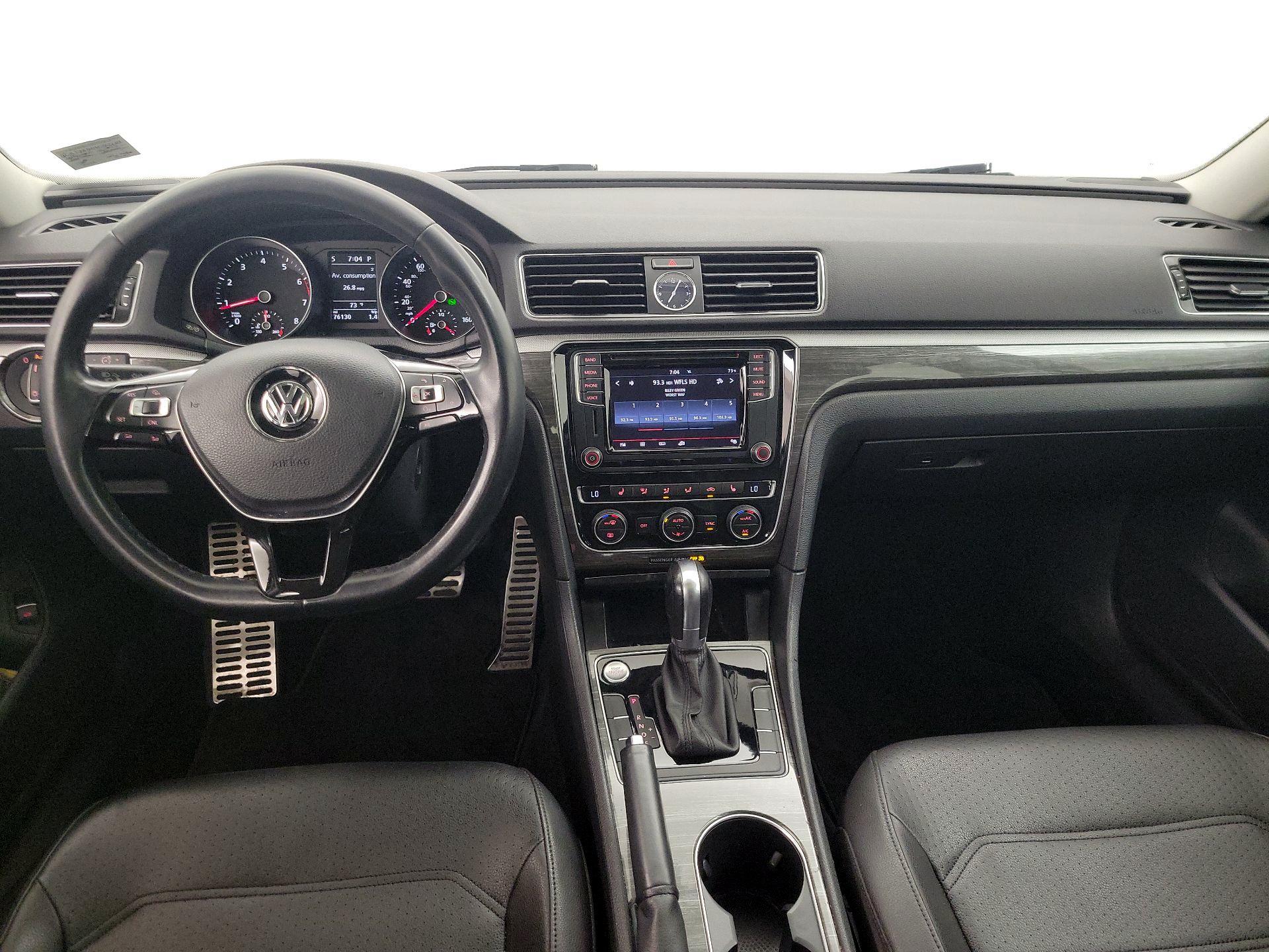 Thumbnail: 2017 Volkswagen Passat - 9