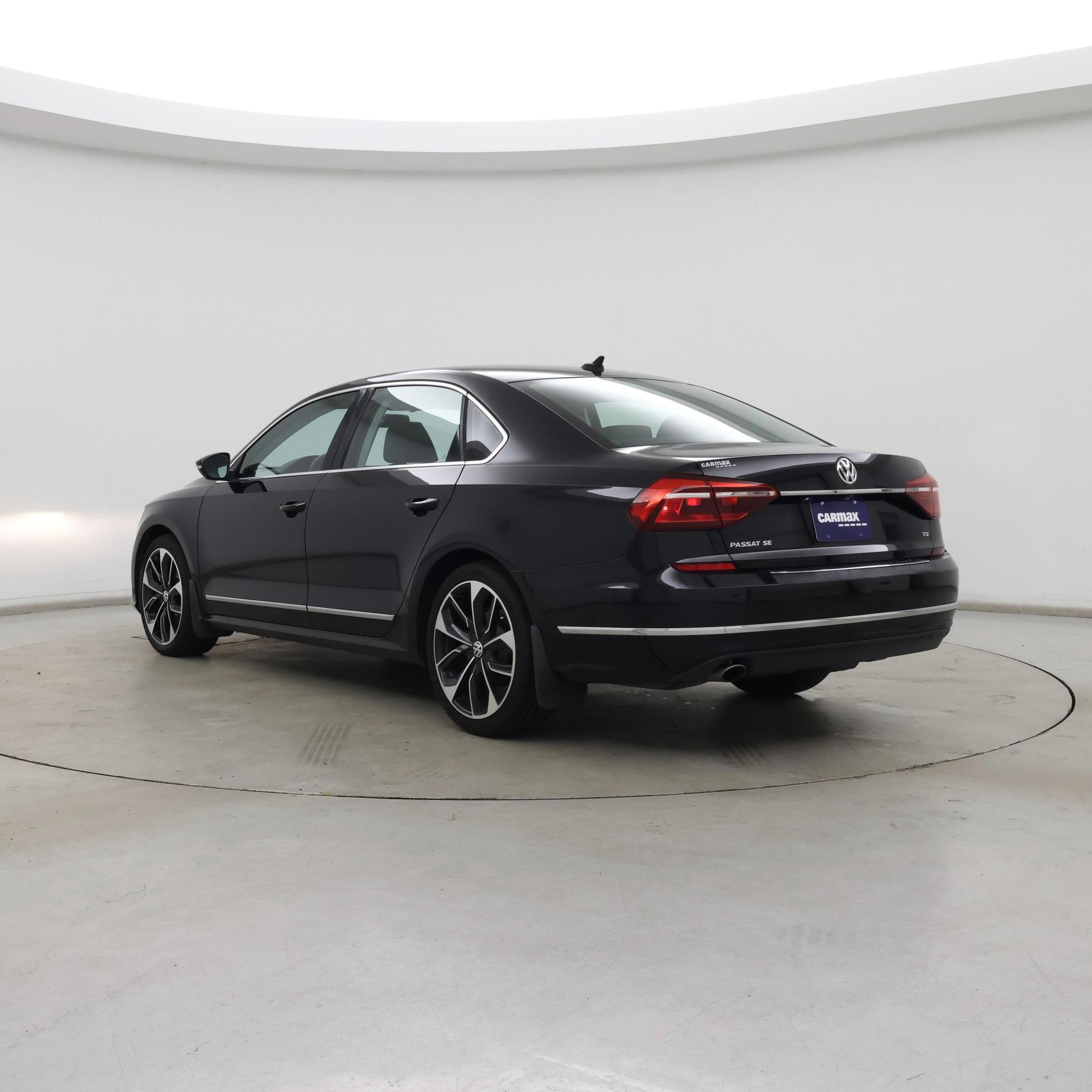 Thumbnail: 2017 Volkswagen Passat - 2