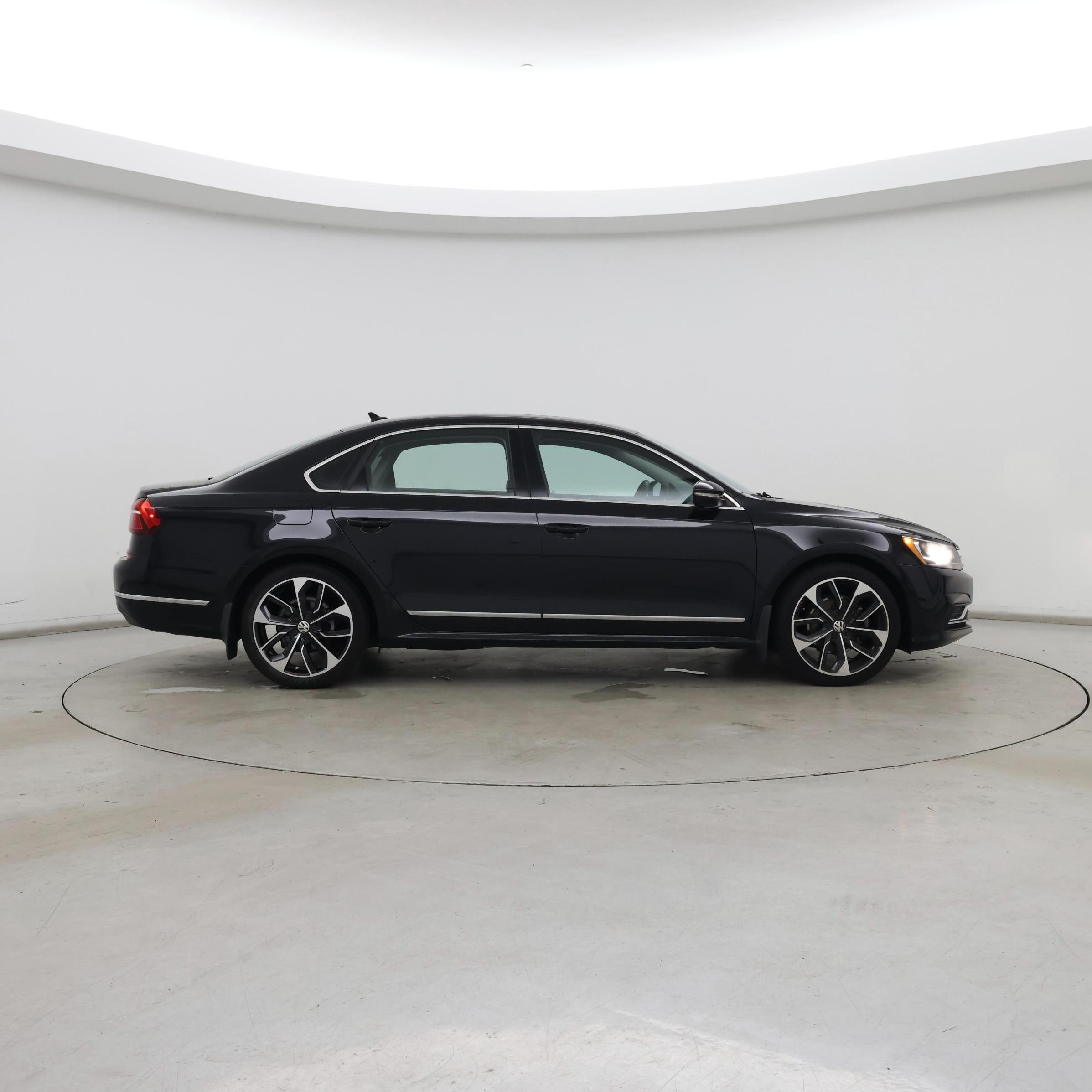Thumbnail: 2017 Volkswagen Passat - 7