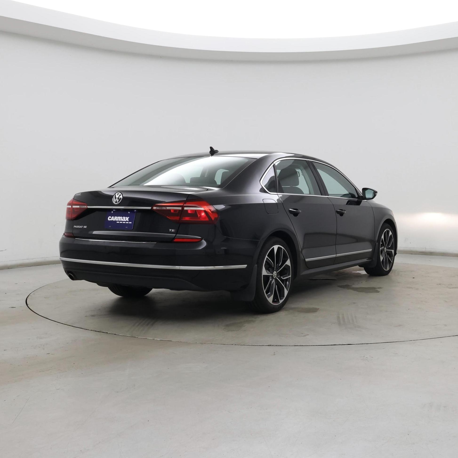 Thumbnail: 2017 Volkswagen Passat - 8