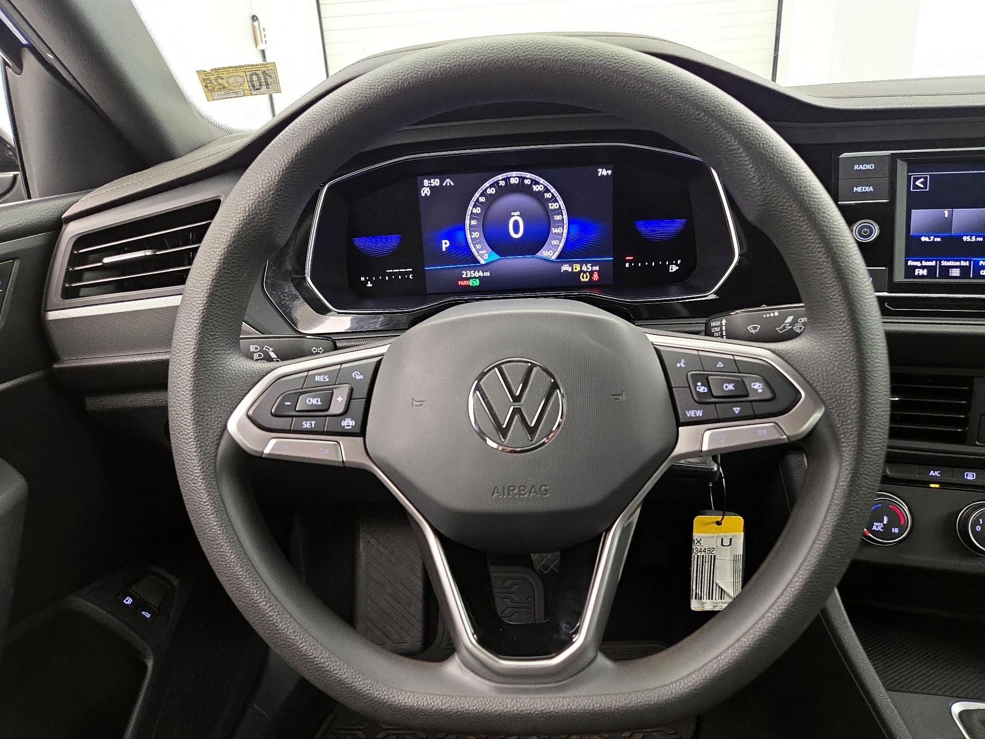 Thumbnail: 2022 Volkswagen Jetta - 10