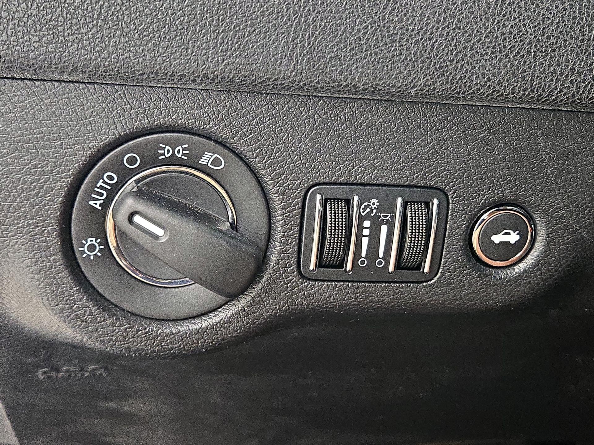 Thumbnail: 2016 Chrysler 300 - 13