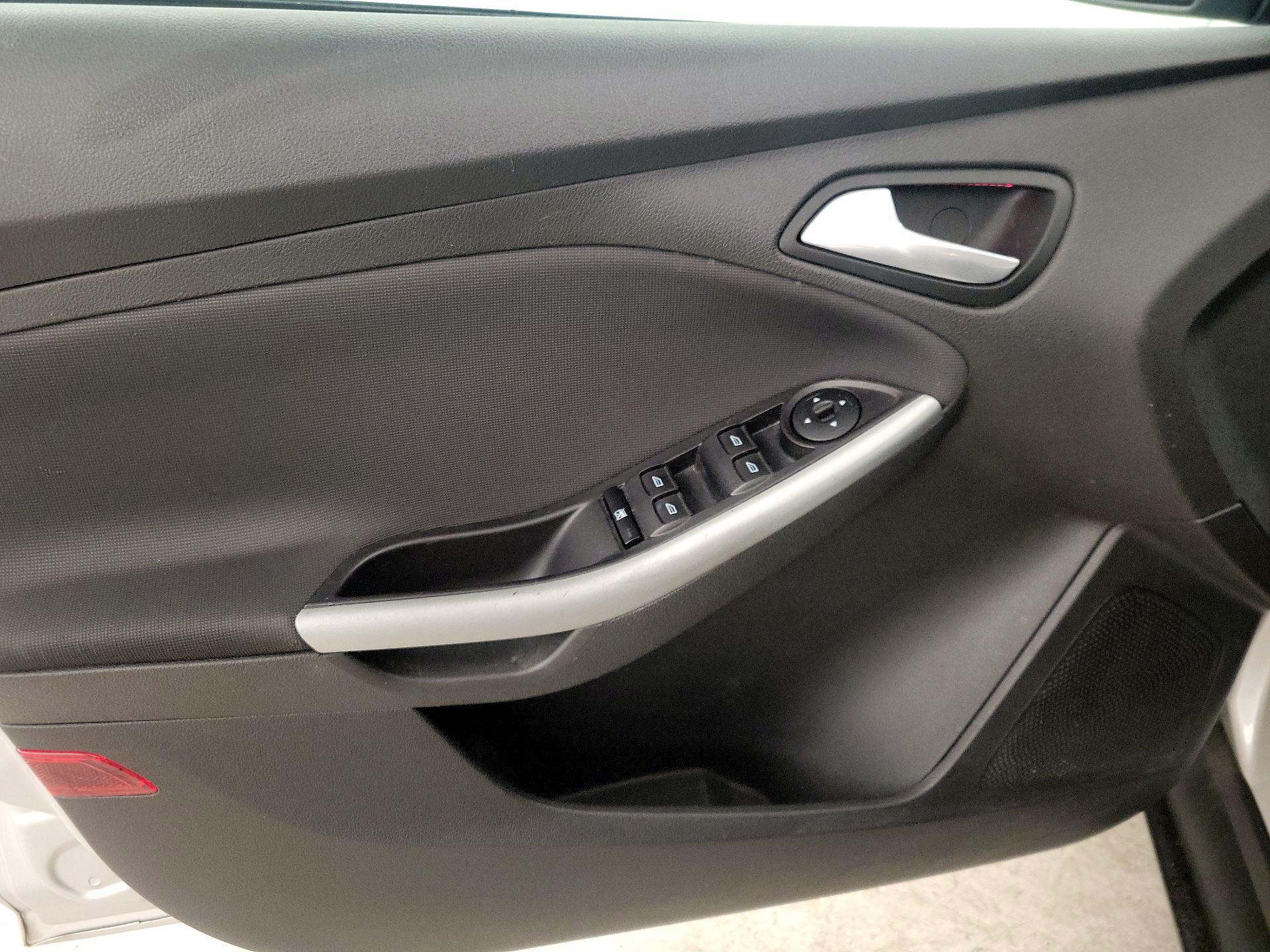 Thumbnail: 2014 Ford Focus - 12