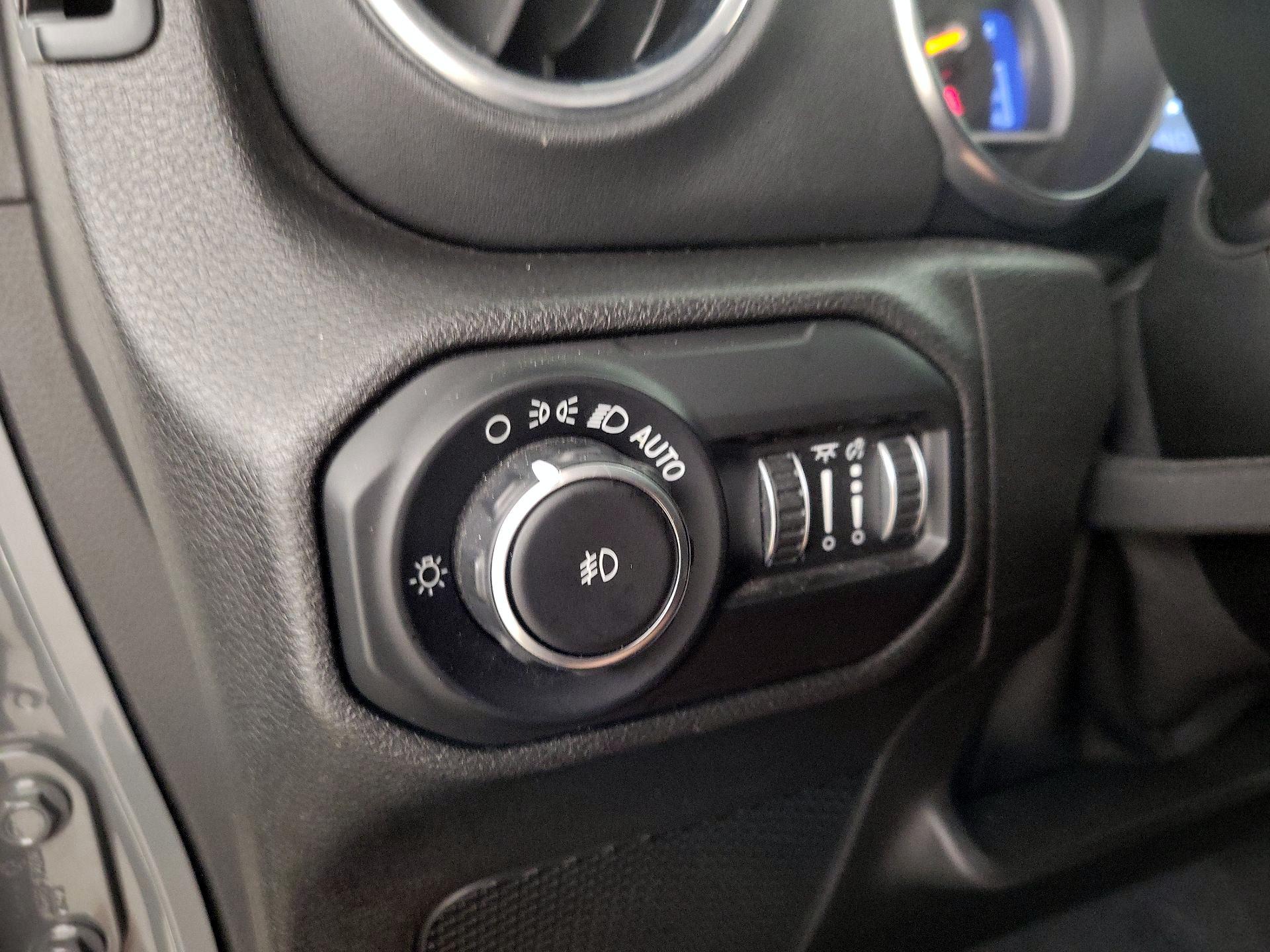 Thumbnail: 2019 Jeep Wrangler - 13