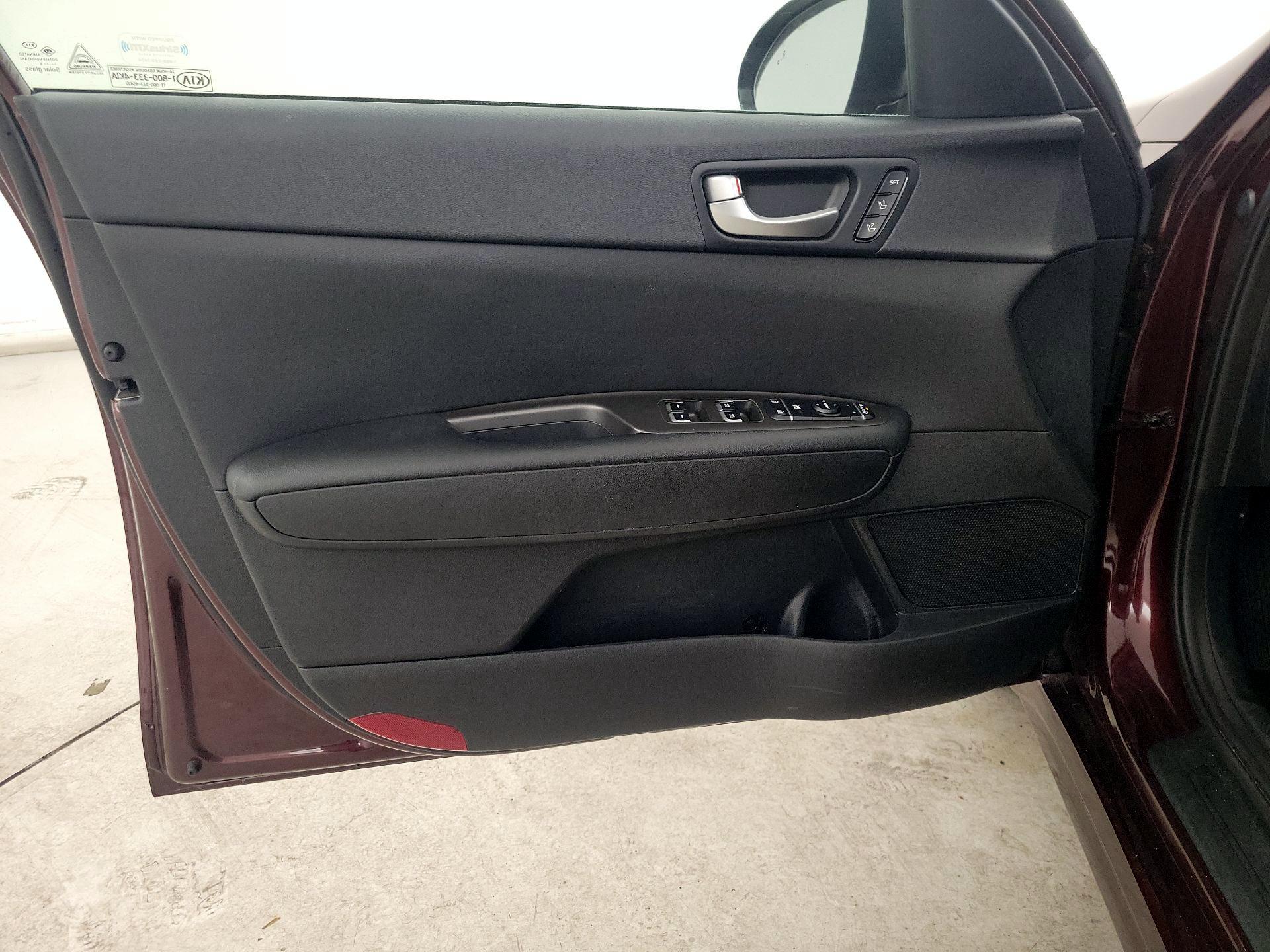 Thumbnail: 2016 Kia Optima - 12