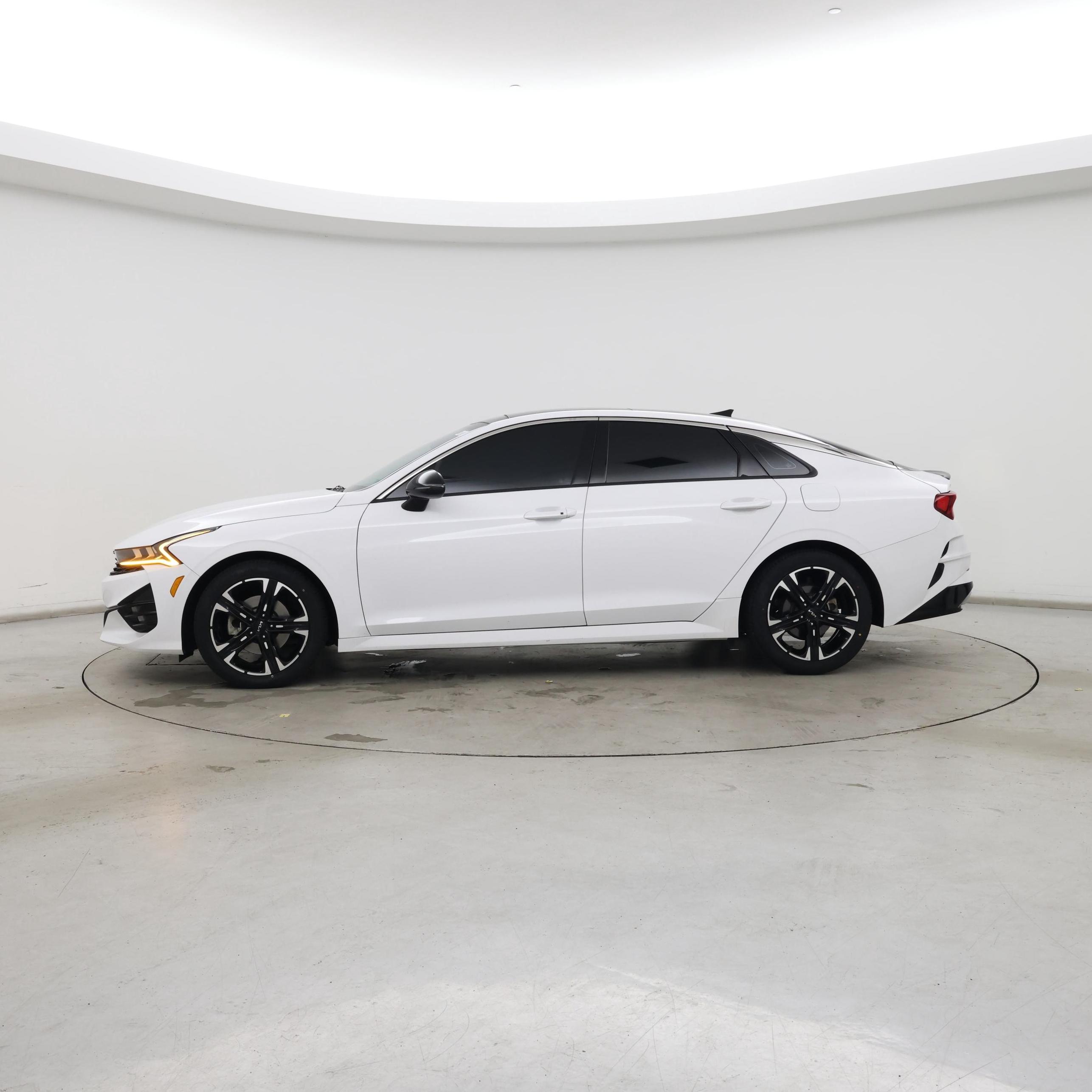 Thumbnail: 2023 Kia K5 - 3