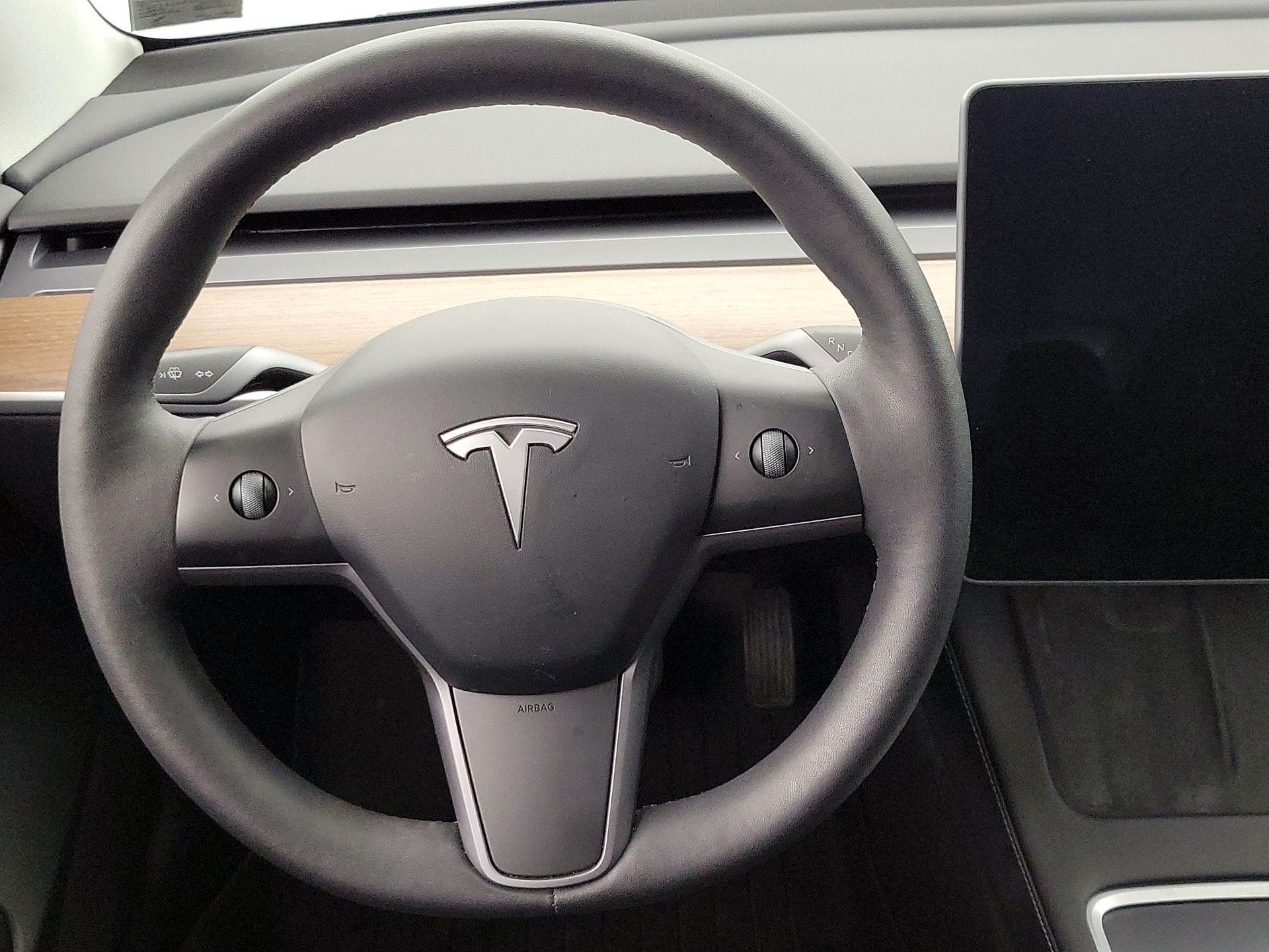 Thumbnail: 2023 Tesla Model 3 - 10