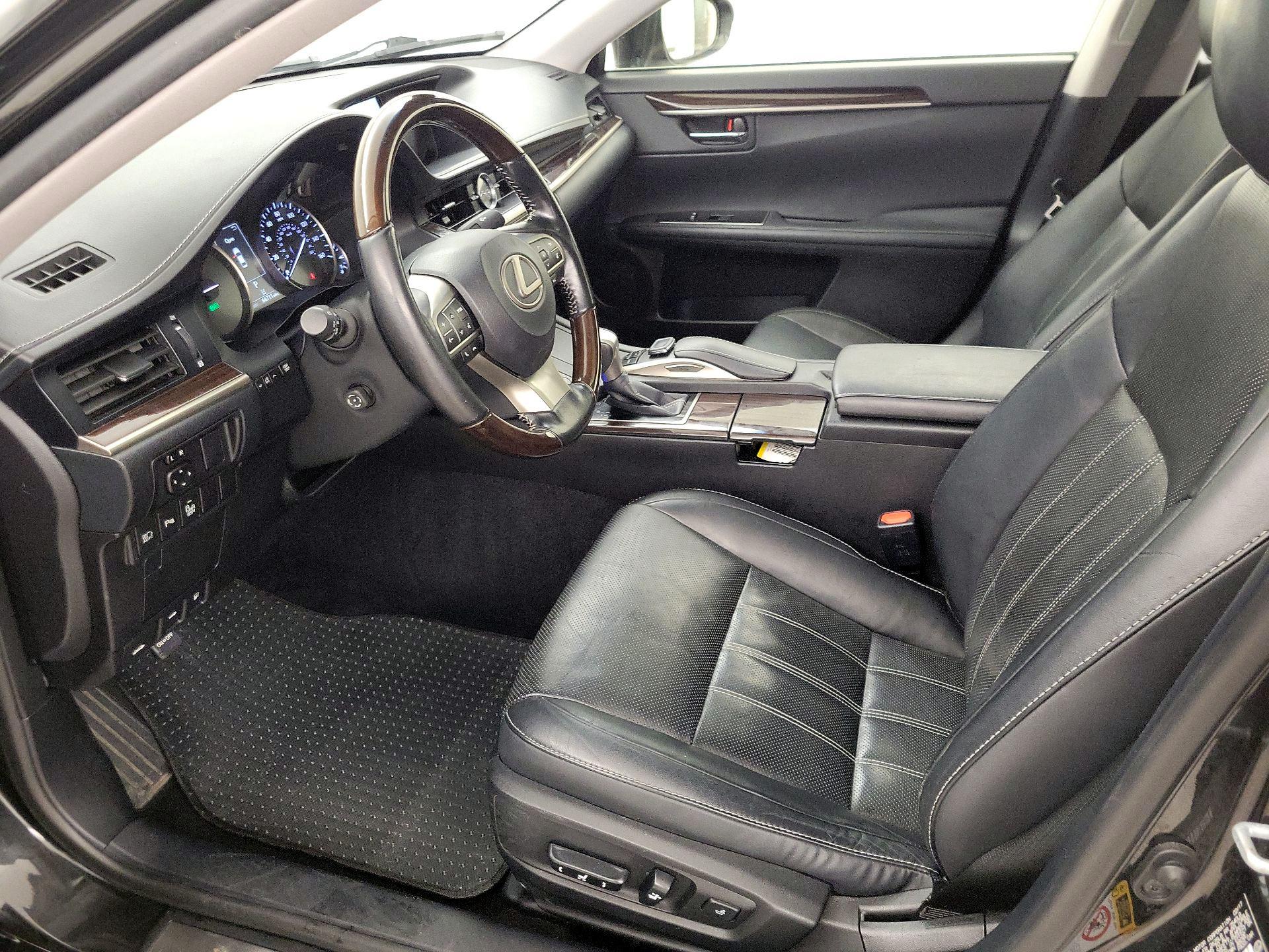 Thumbnail: 2017 Lexus ES - 11