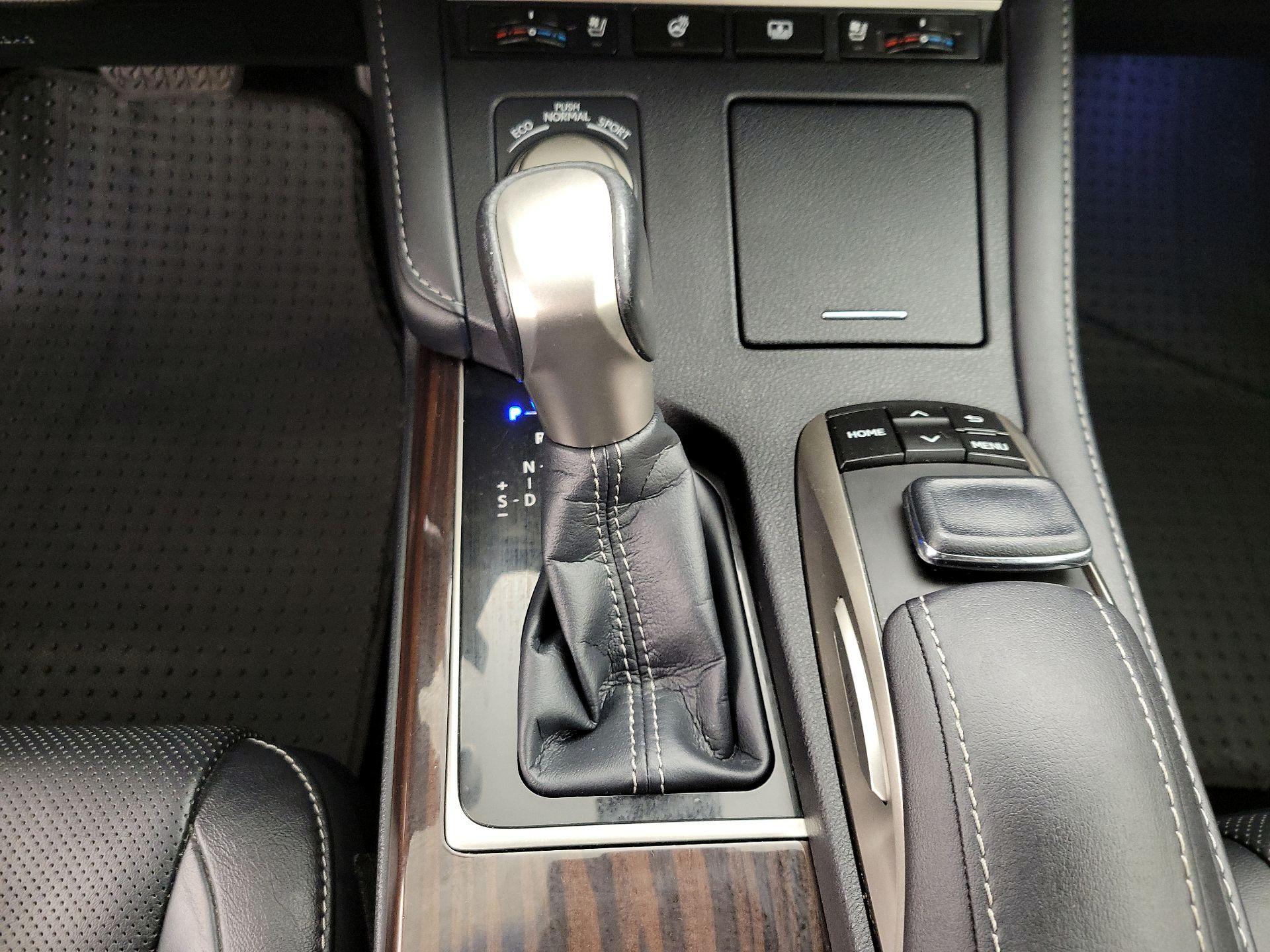 Thumbnail: 2017 Lexus ES - 18